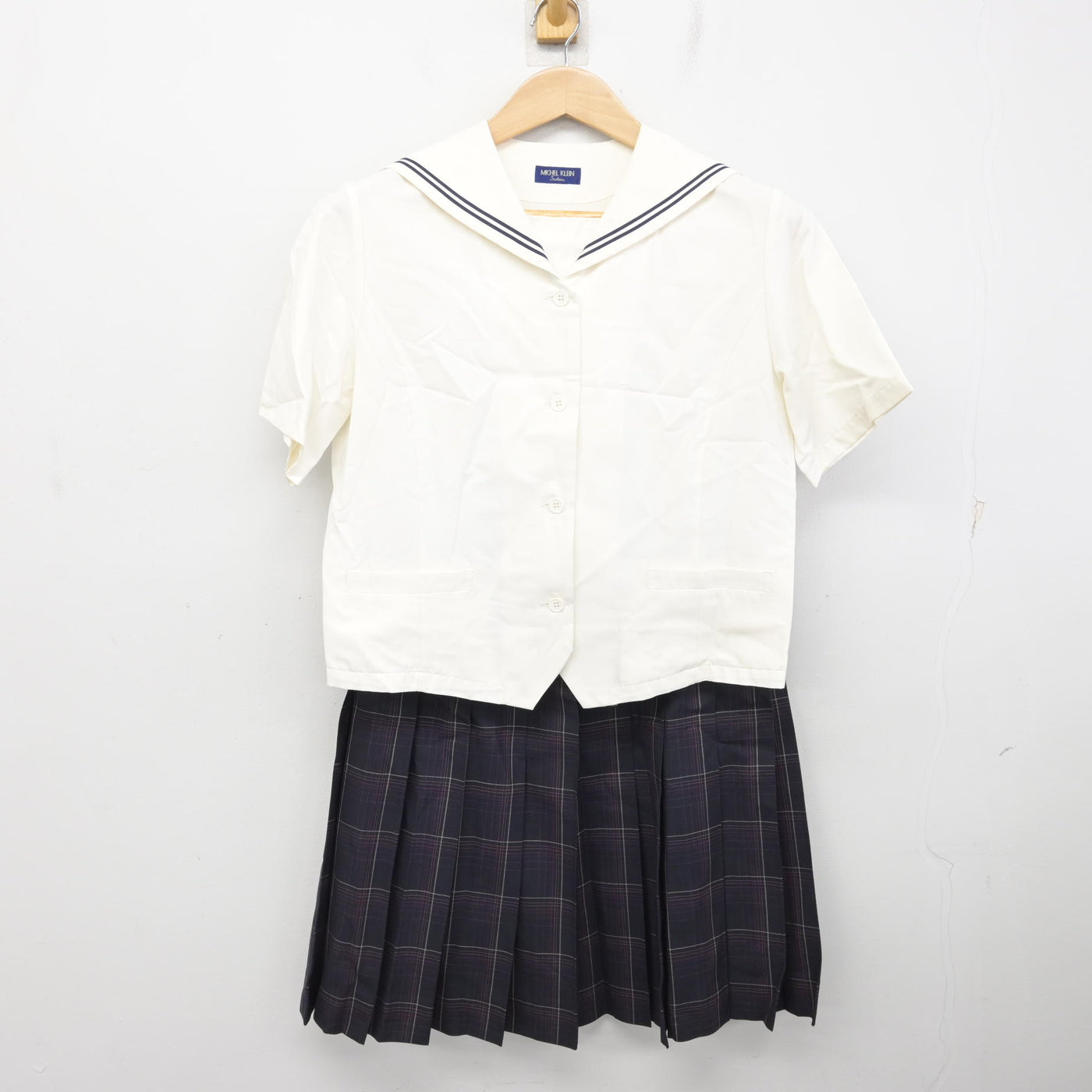 【中古】愛知県 桜花学園高等学校 女子制服 3点 (ニットベスト・セーラー服・スカート) sf091290
