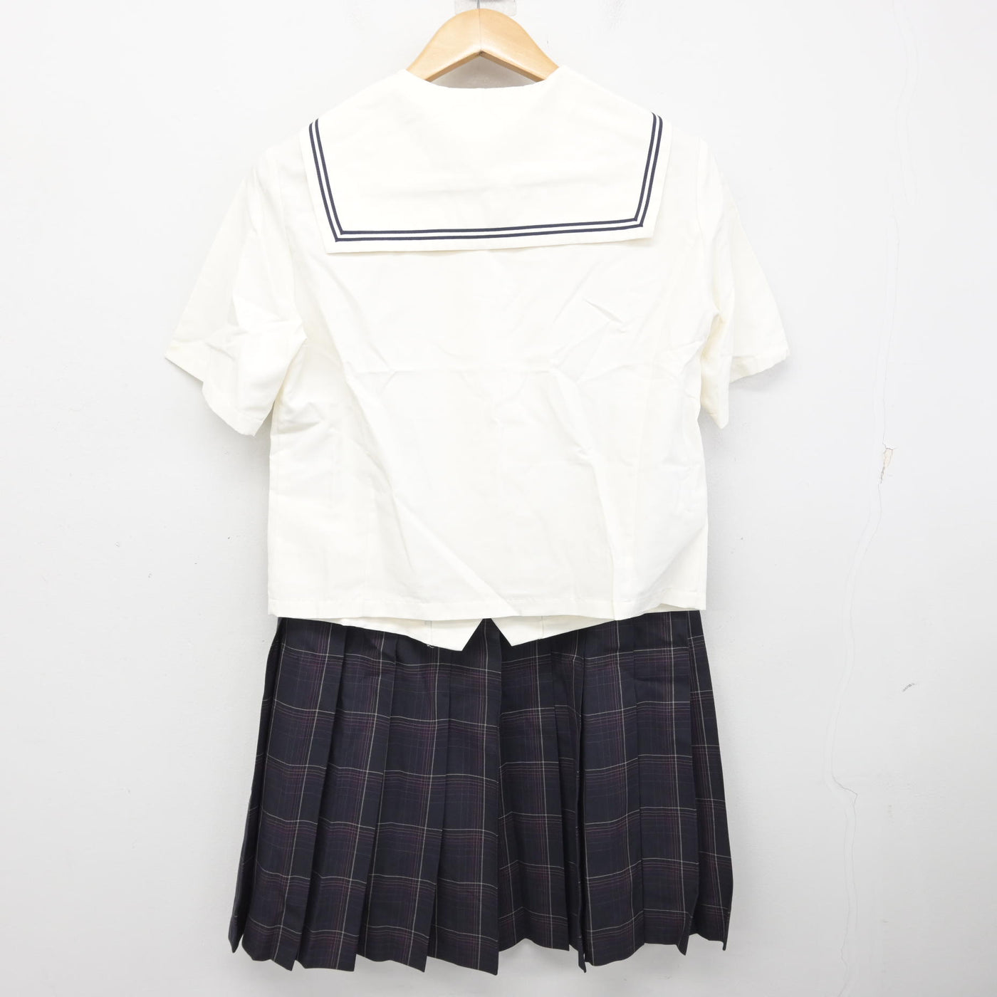 【中古】愛知県 桜花学園高等学校 女子制服 3点 (ニットベスト・セーラー服・スカート) sf091290