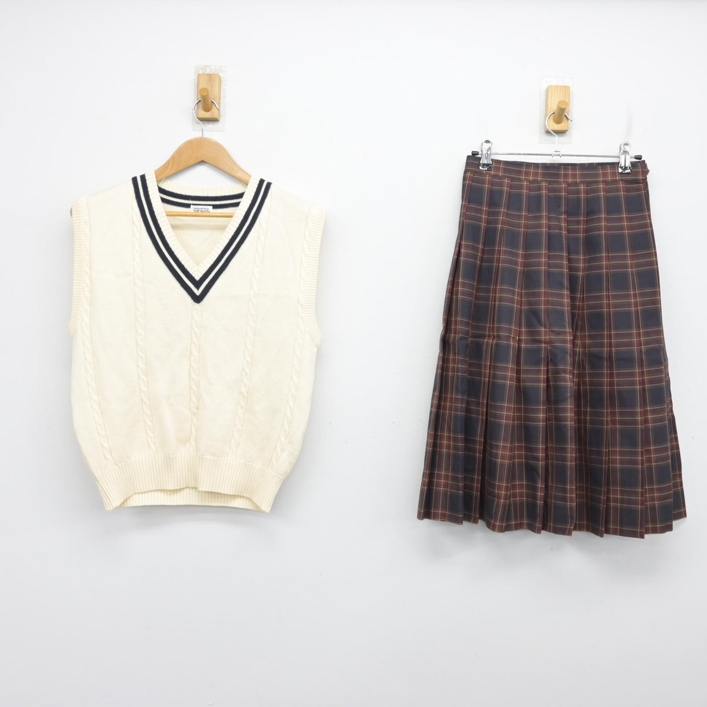 【中古】岩手県 一戸高等学校 女子制服 2点 (ニットベスト・スカート) sf091313