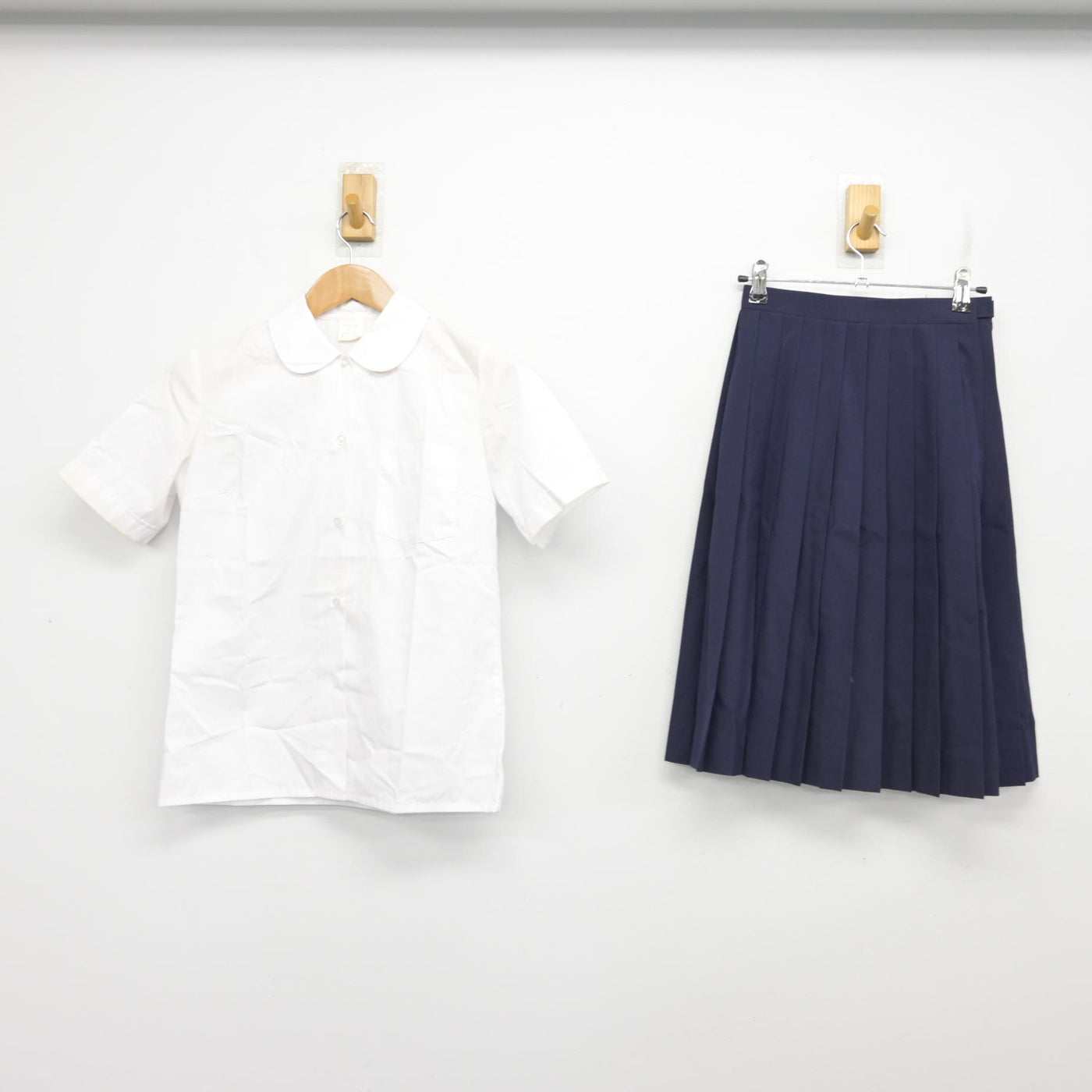 【中古】千葉県 新松戸南中学校 女子制服 2点 (シャツ・スカート) sf091347