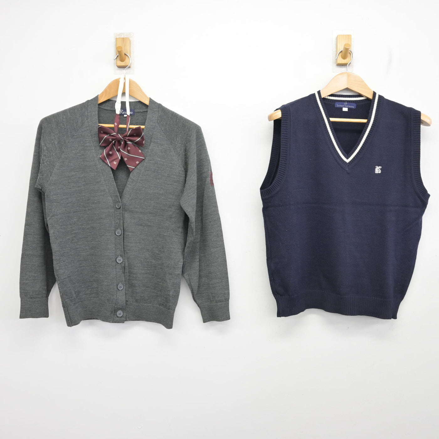 【中古】大阪府 岸和田市立産業高等学校 女子制服 3点 (ニットベスト・ニット) sf091353