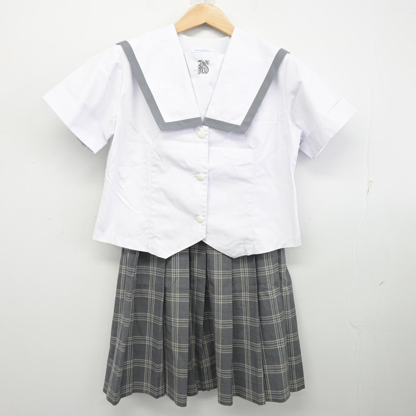 【中古】大阪府 岸和田市立産業高等学校 女子制服 3点 (セーラー服・スカート) sf091354