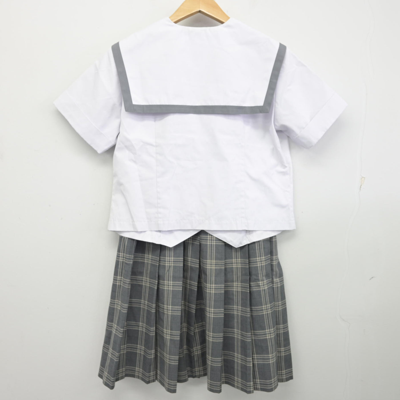 【中古】大阪府 岸和田市立産業高等学校 女子制服 3点 (セーラー服・スカート) sf091354