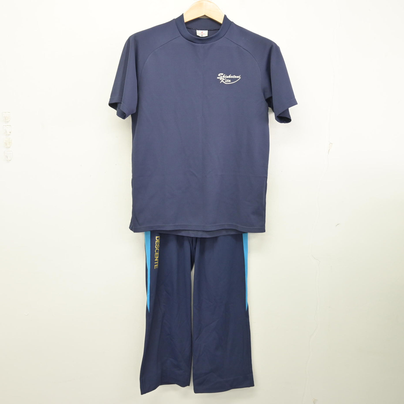 【中古】北海道 新琴似北中学校 女子制服 3点 (ジャージ 上・体操服 上・ジャージ 下) sf091363