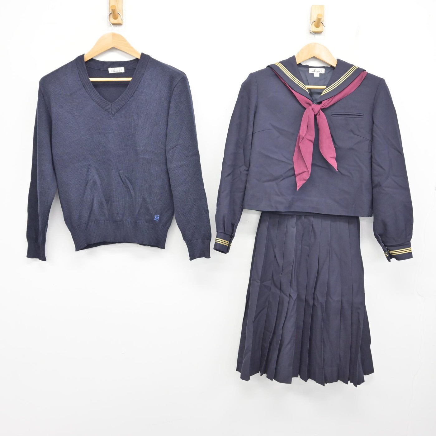 【中古】青森県 弘前学院聖愛中学高等学校 女子制服 4点 (ニット・セーラー服・スカート) sf091468