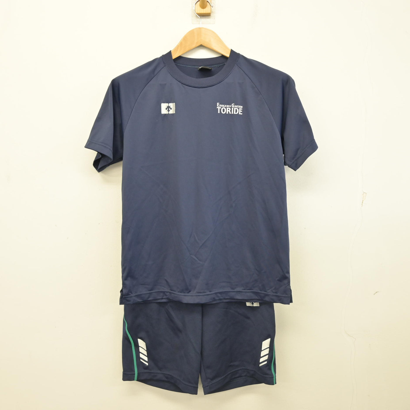 【中古】茨城県 江戸川学園取手中学校・高等学校 女子制服 2点 (体操服 上・体操服 下) sf091499