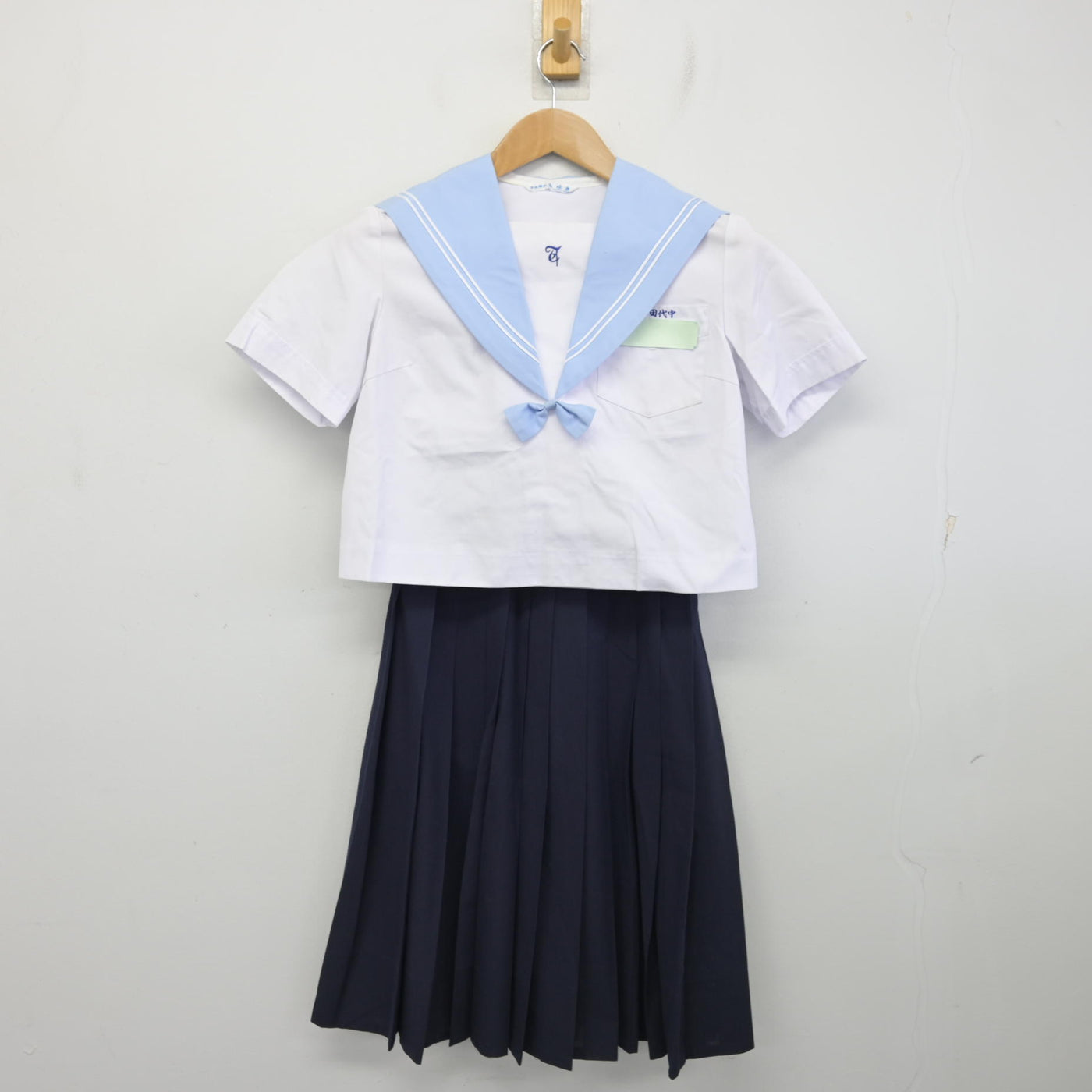【中古】佐賀県 田代中学校 女子制服 3点 (セーラー服・スカート) sf091533