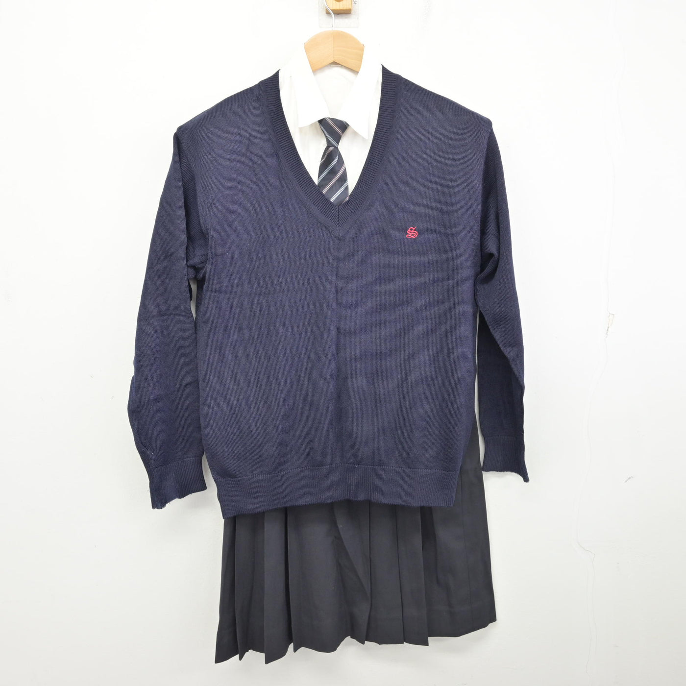 【中古】東京都 昭和女子大学附属昭和中学校・高等学校 女子制服 4点 (ニット・シャツ・スカート) sf091539