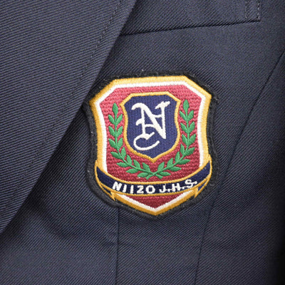 【中古】埼玉県 新曽中学校 女子制服 2点 (ブレザー・ニットベスト) sf091565