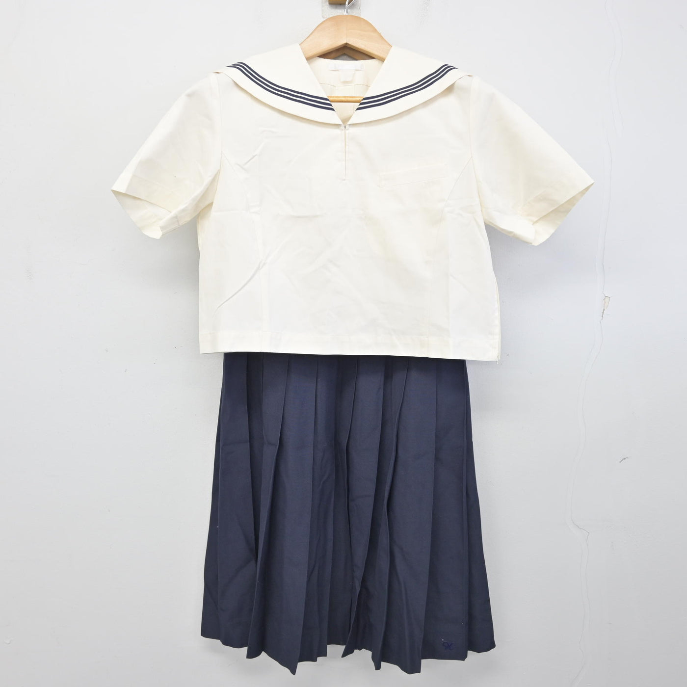 【中古】福岡県 博多女子高等学校 女子制服 2点 (セーラー服・ジャンパースカート) sf091579