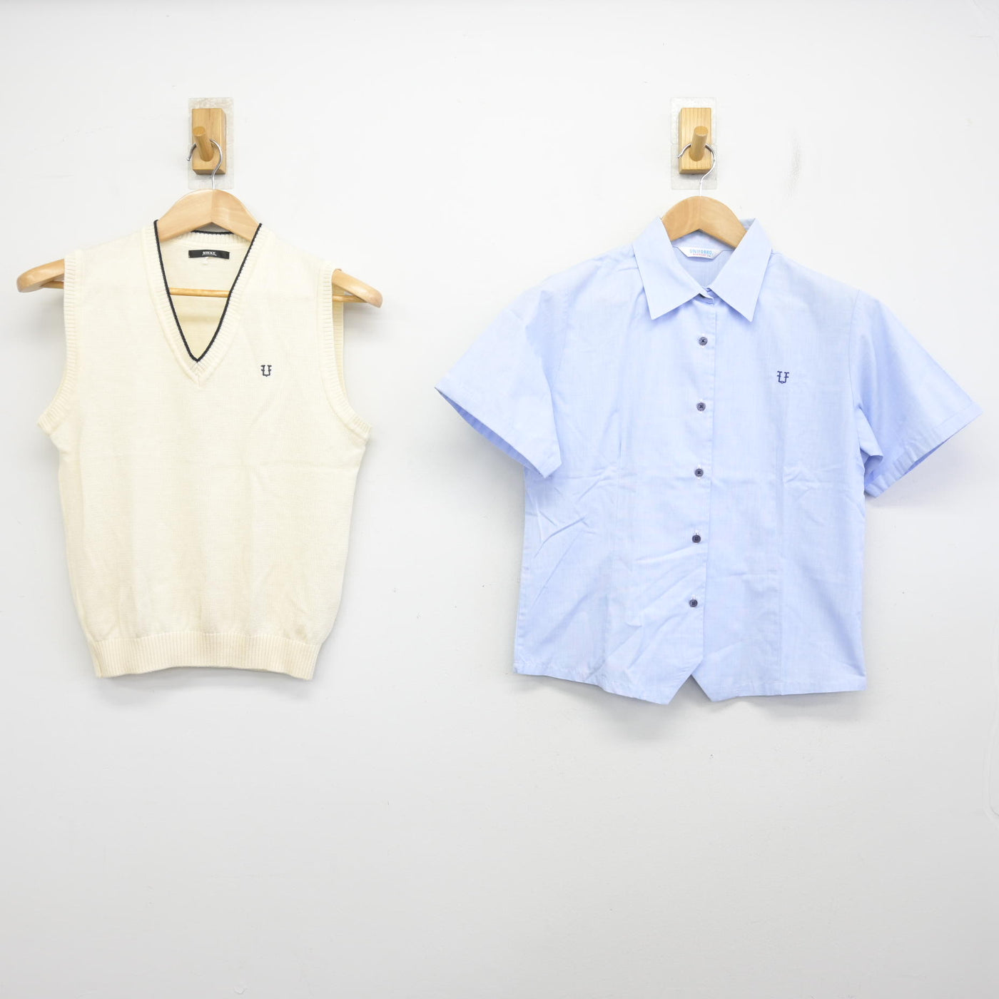 【中古】北海道 浦河高等学校 女子制服 2点 (ニットベスト・シャツ) sf091588