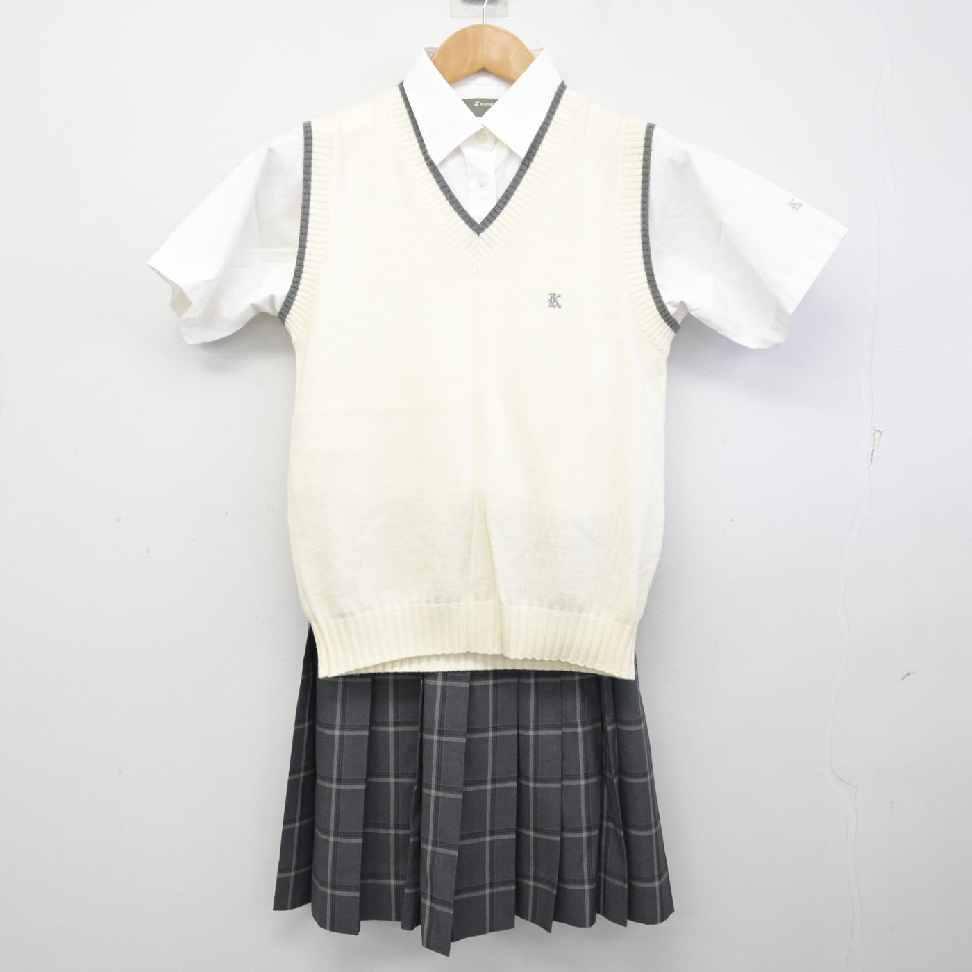 【中古】茨城県 古河第三高等学校 女子制服 4点 (ニットベスト・シャツ・スカート) sf091590