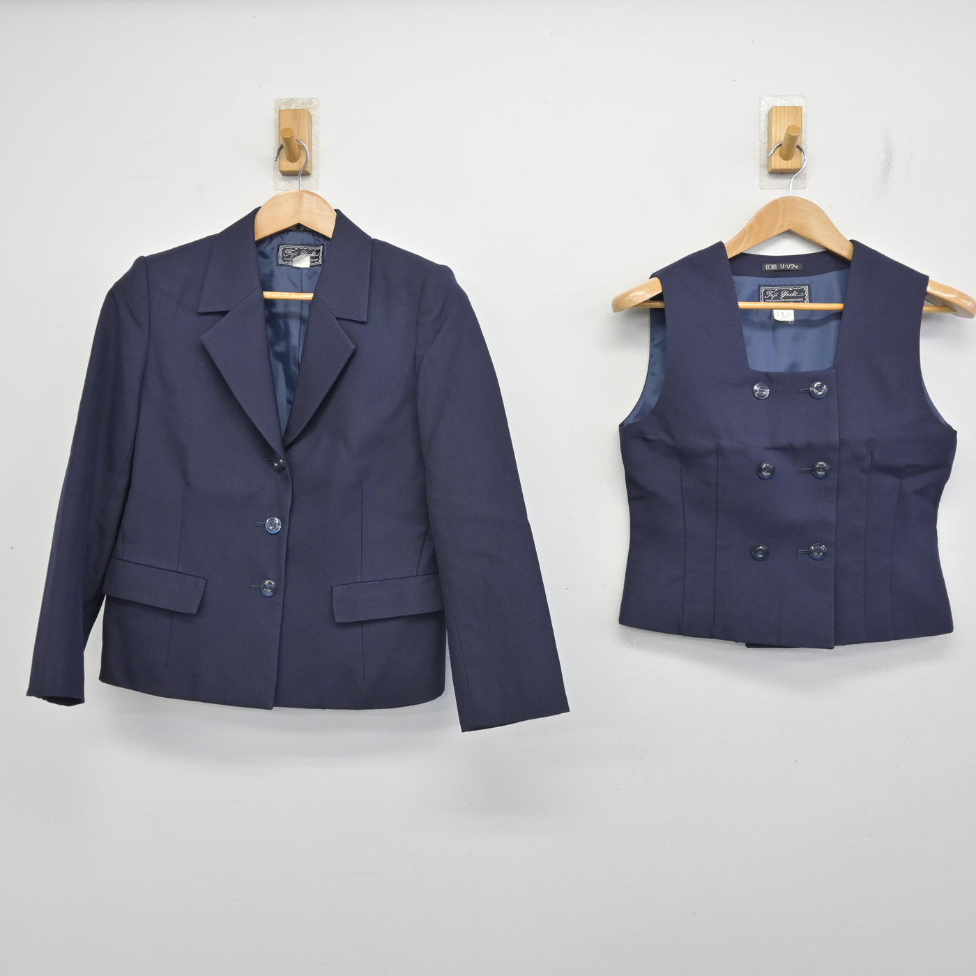 【中古】鳥取県 鳥取商業高等学校 女子制服 3点 (ブレザー・ベスト・スカート) sf091609