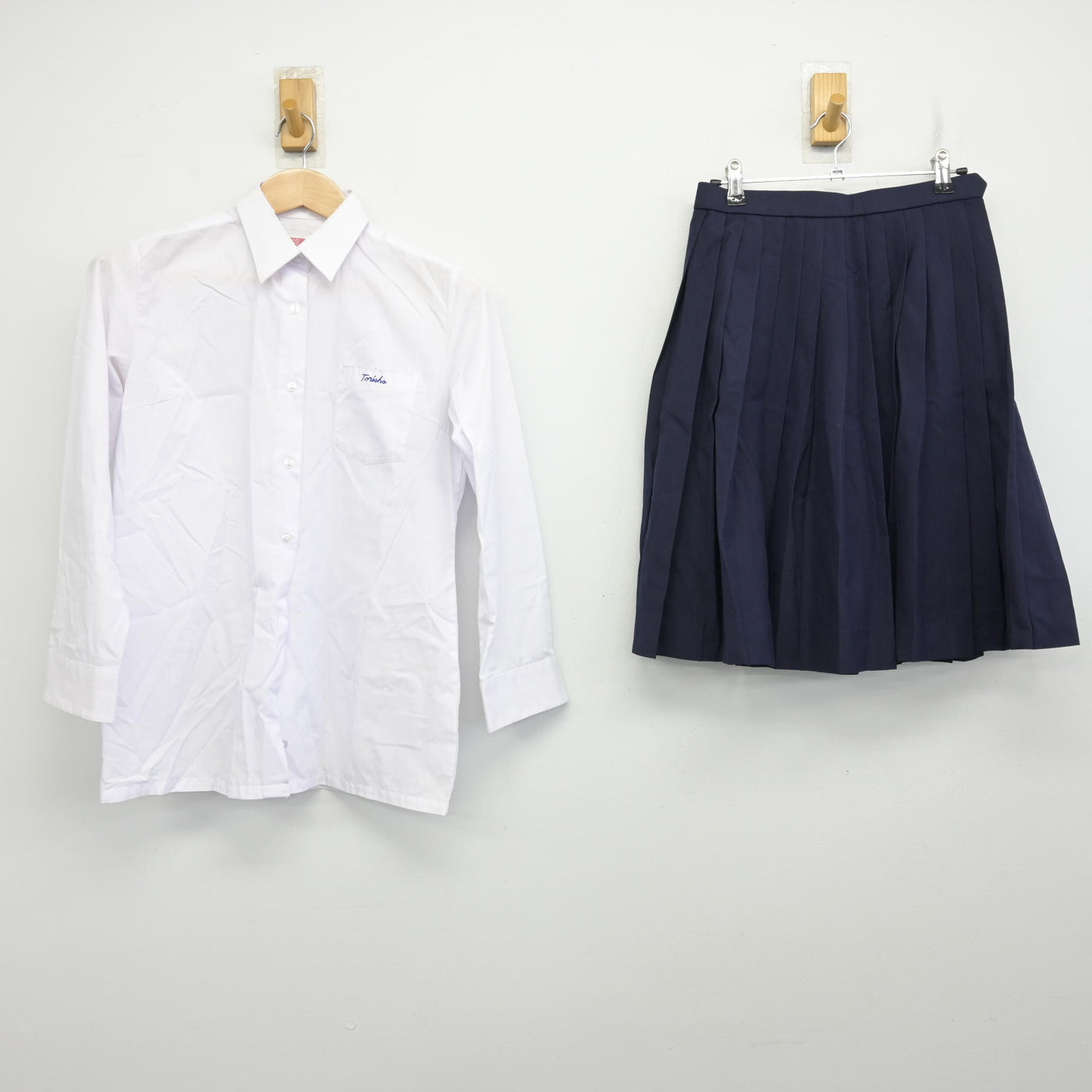 【中古】鳥取県 鳥取商業高等学校 女子制服 2点 (シャツ・スカート) sf091610