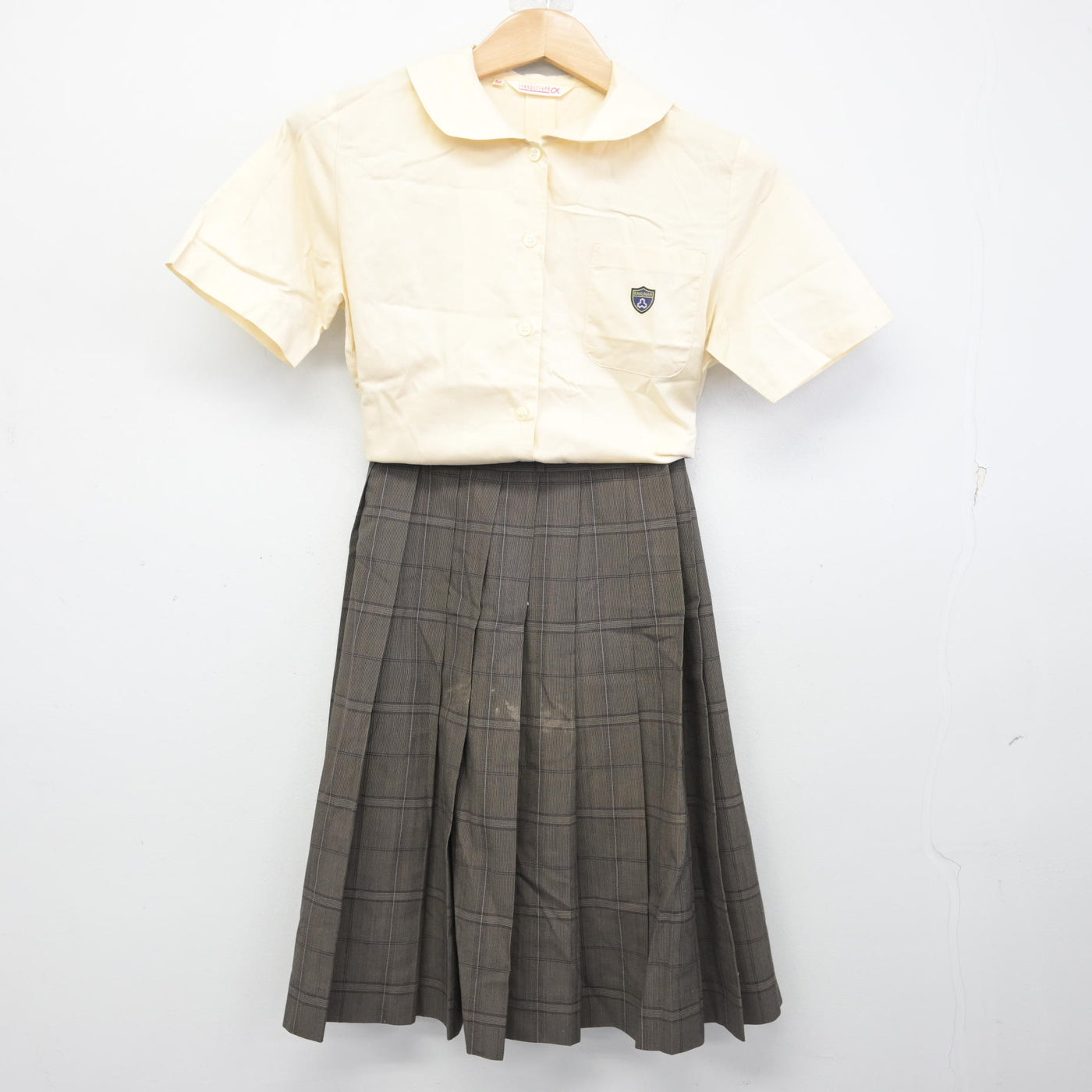 【中古】京都府 洛南高等学校附属中学校 女子制服 2点 (シャツ・スカート) sf091617