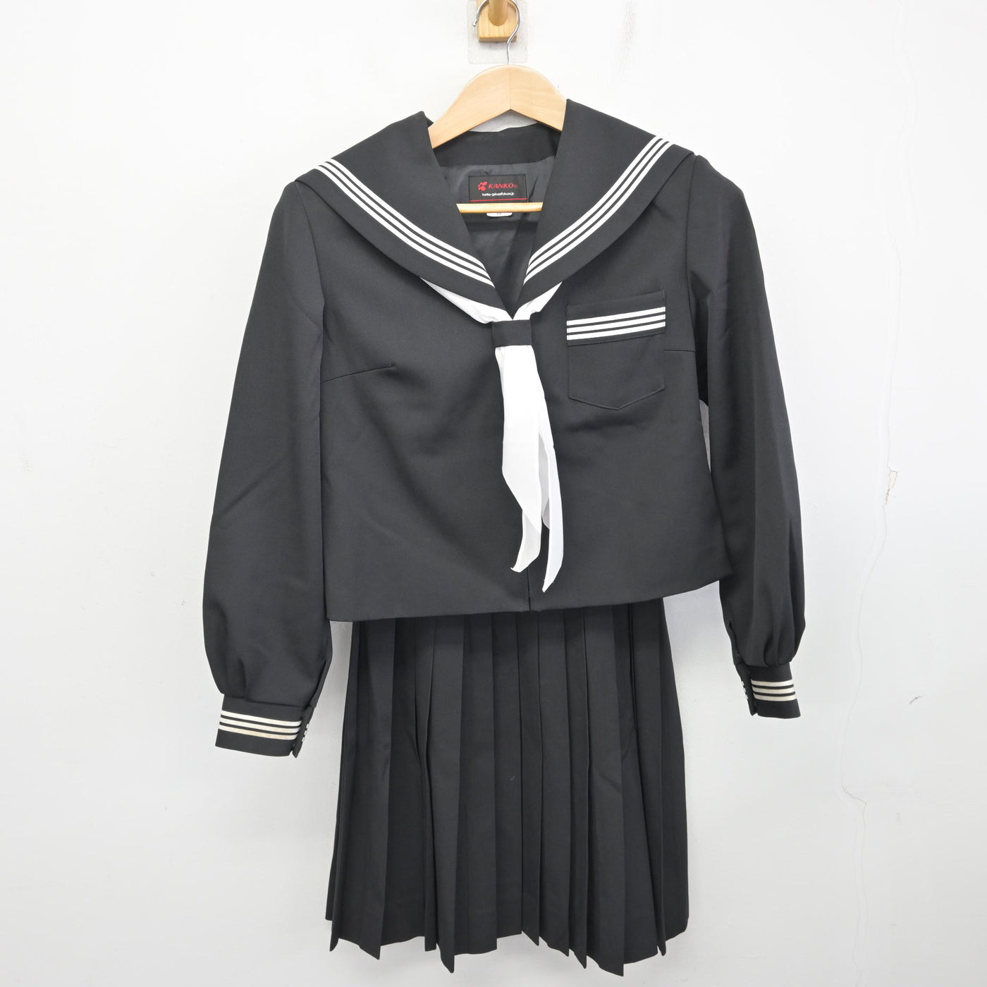 【中古】三重県 嬉野中学校 女子制服 4点 (セーラー服・スカート) sf091632