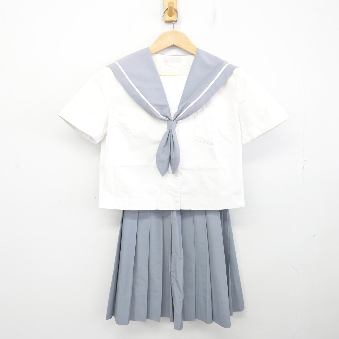 【中古】佐賀県 城東中学校 女子制服 2点 (セーラー服・スカート) sf091657