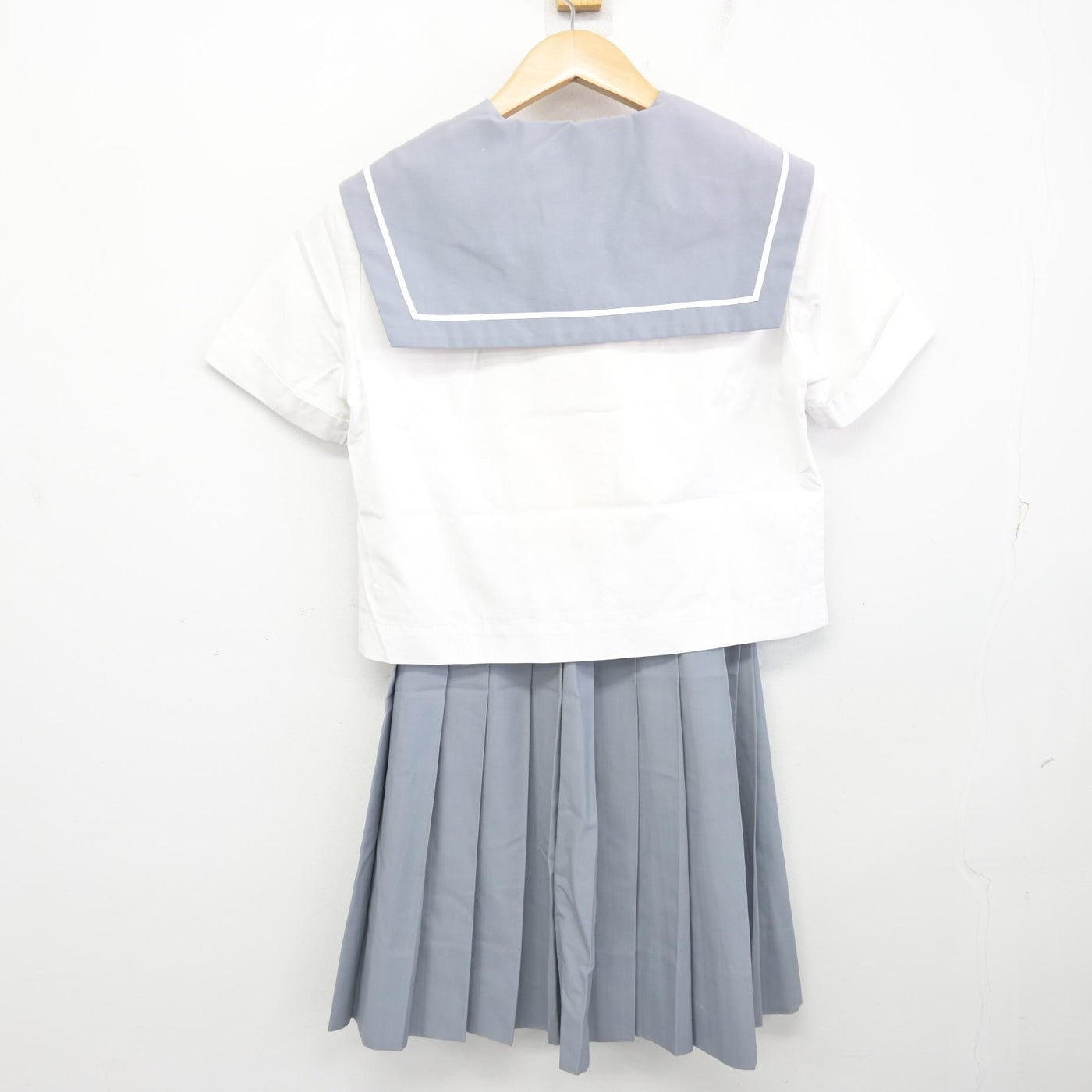 【中古】佐賀県 城東中学校 女子制服 2点 (セーラー服・スカート) sf091657