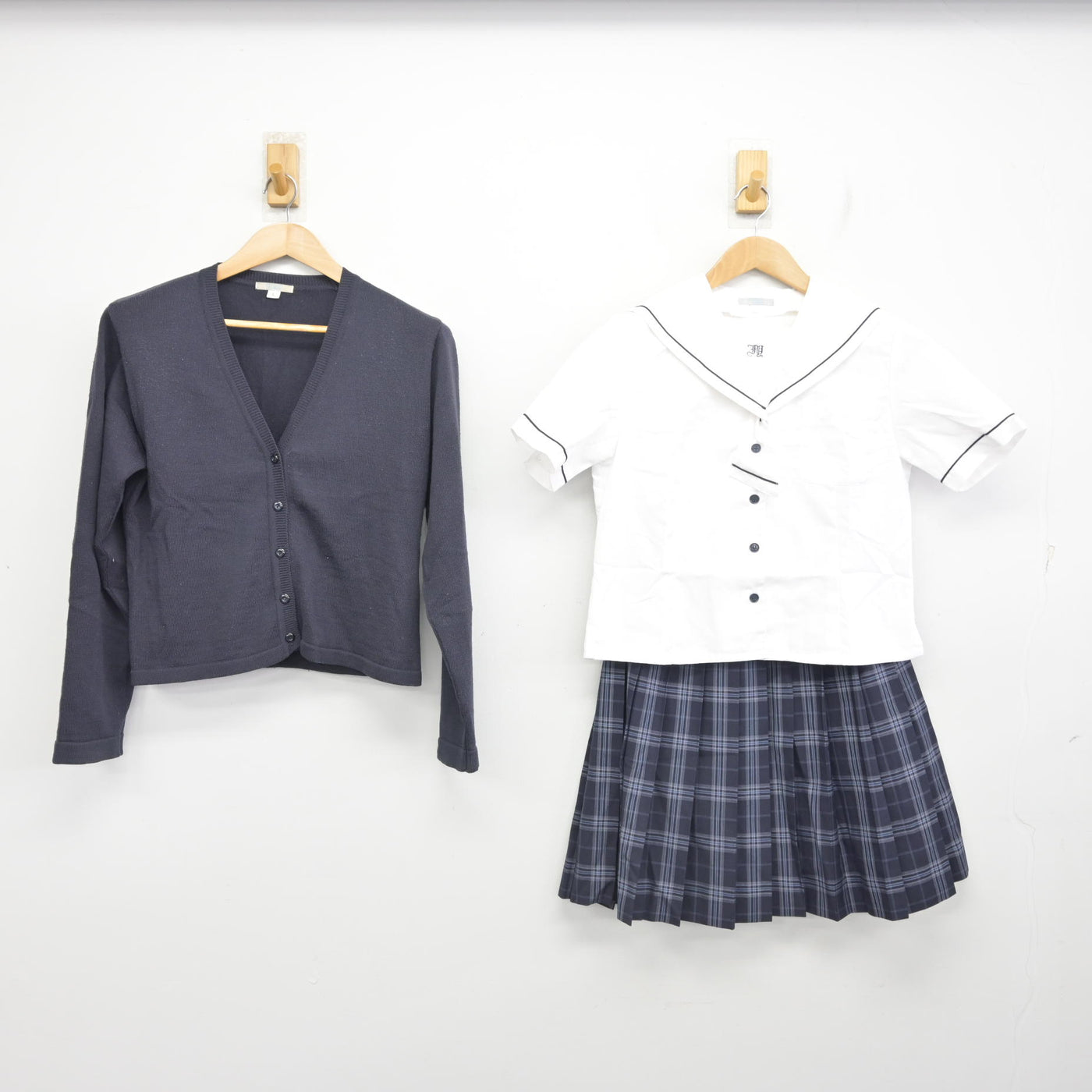 【中古】東京都 板橋有徳高等学校 女子制服 3点 (ニット・セーラー服・スカート) sf091676