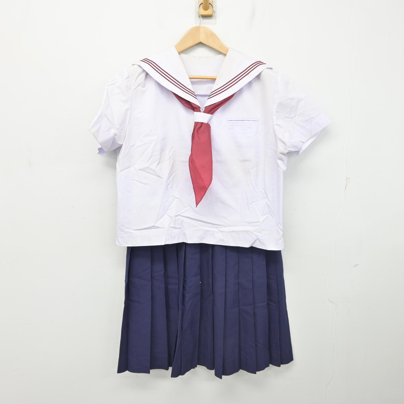 【中古】茨城県 明野中学校 女子制服 3点 (セーラー服・スカート) sf091754