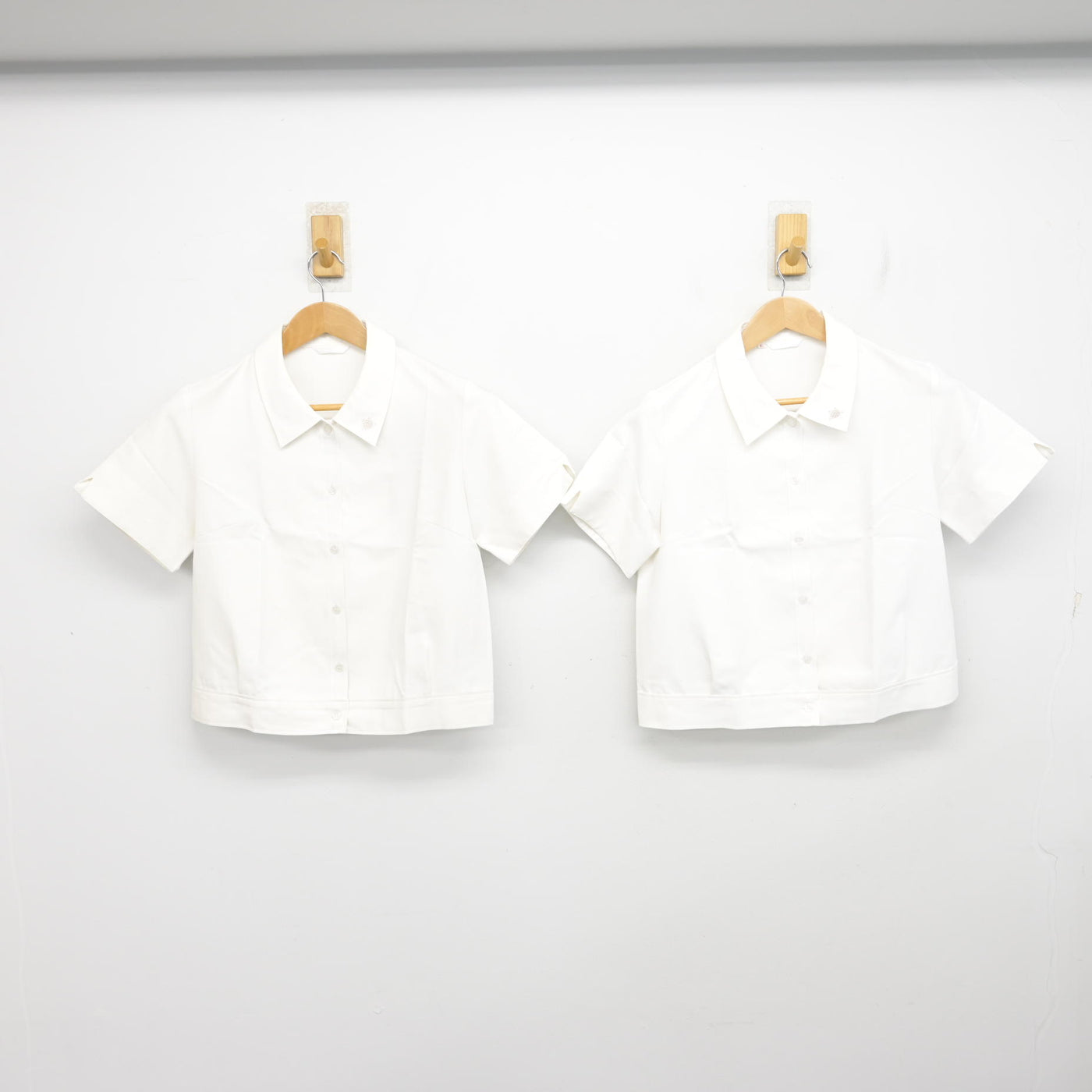 【中古】岡山県 岡山学芸館高校 女子制服 2点 (シャツ) sf091764