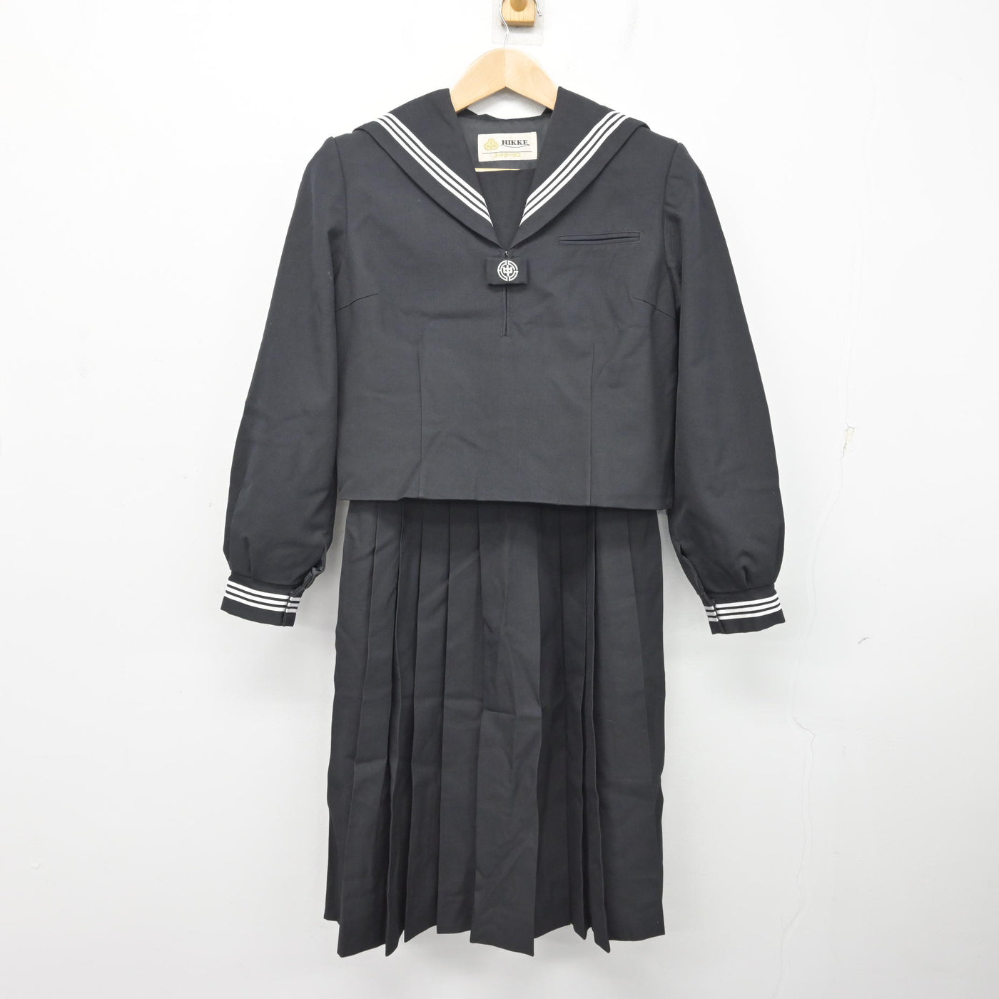 【中古】埼玉県 昭和中学校 女子制服 2点 (セーラー服・ジャンパースカート) sf091773