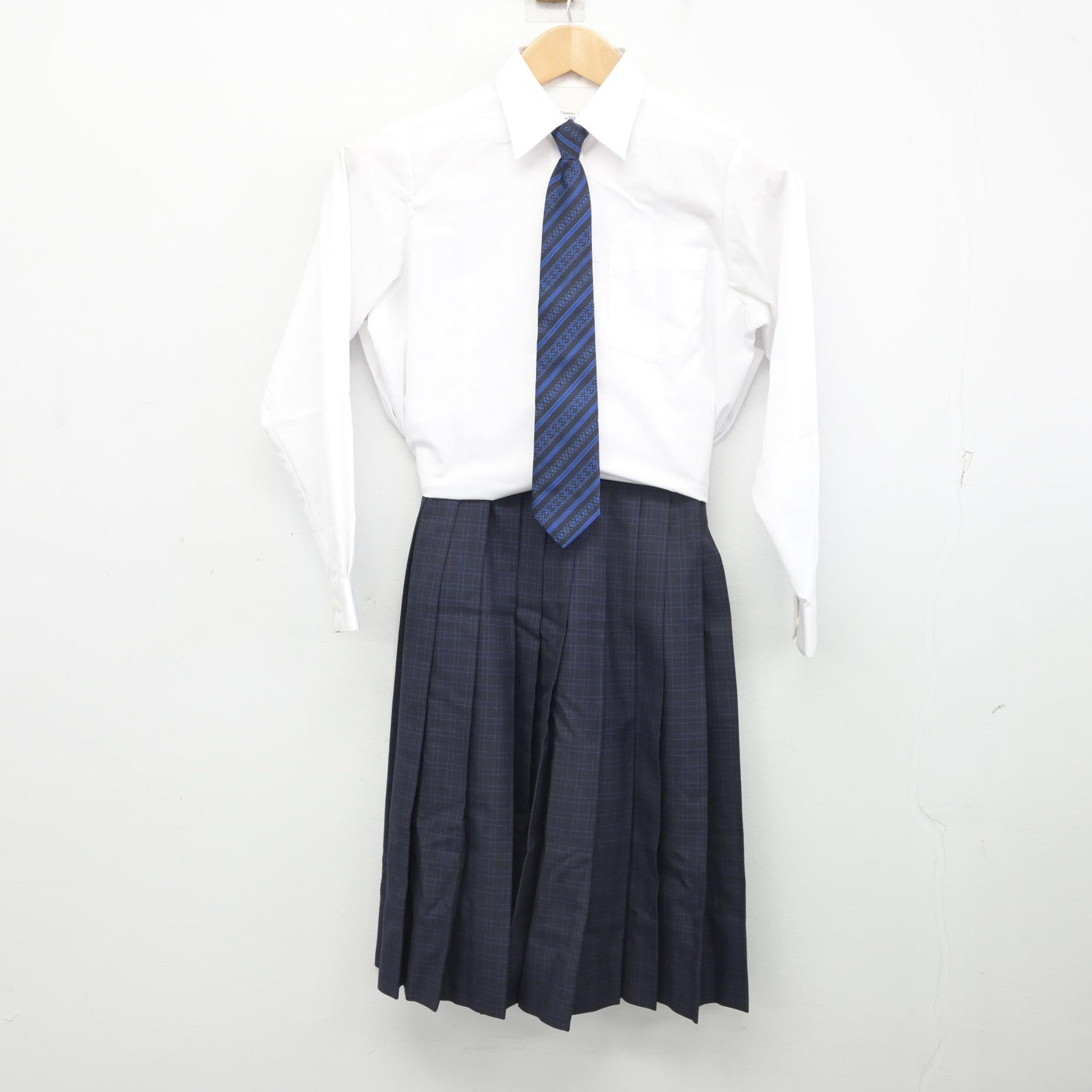 【中古】福岡県 福岡市内中学標準服 女子制服 4点 (ブレザー・シャツ・スカート) sf091777