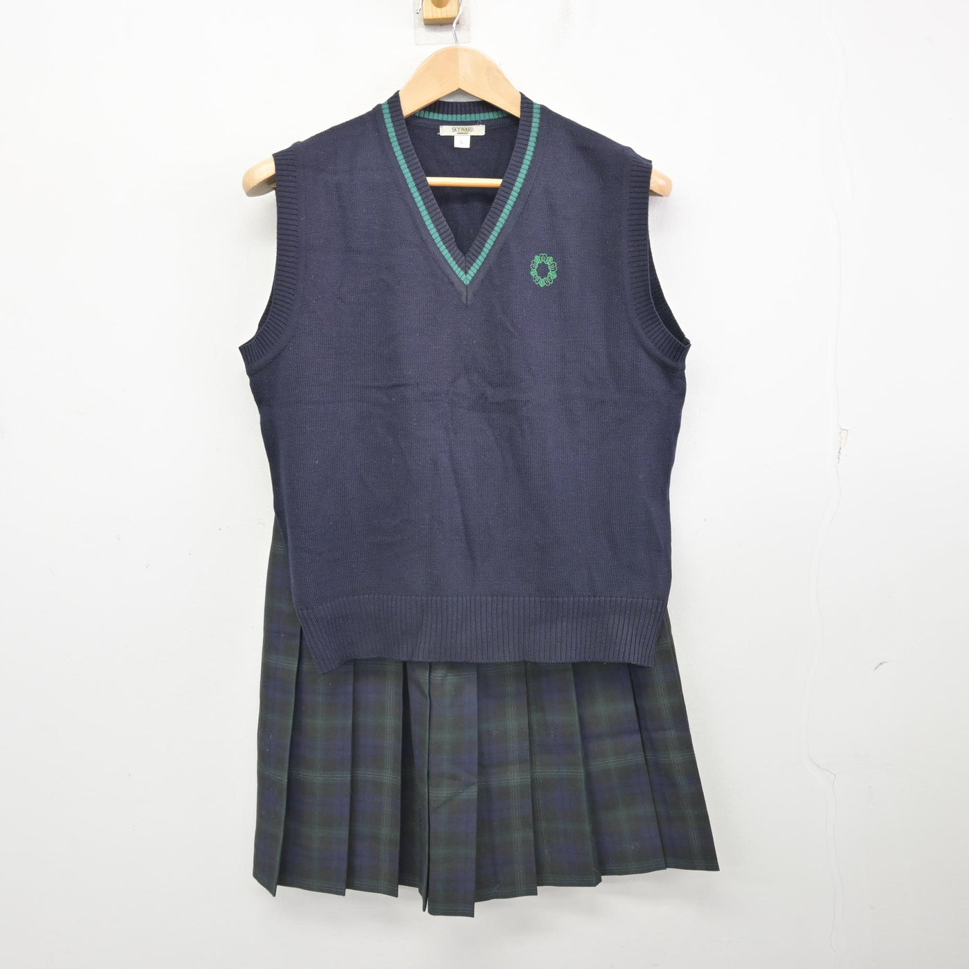 【中古】東京都 上野学園高等学校 女子制服 3点 (ニット・ニットベスト・スカート) sf091962