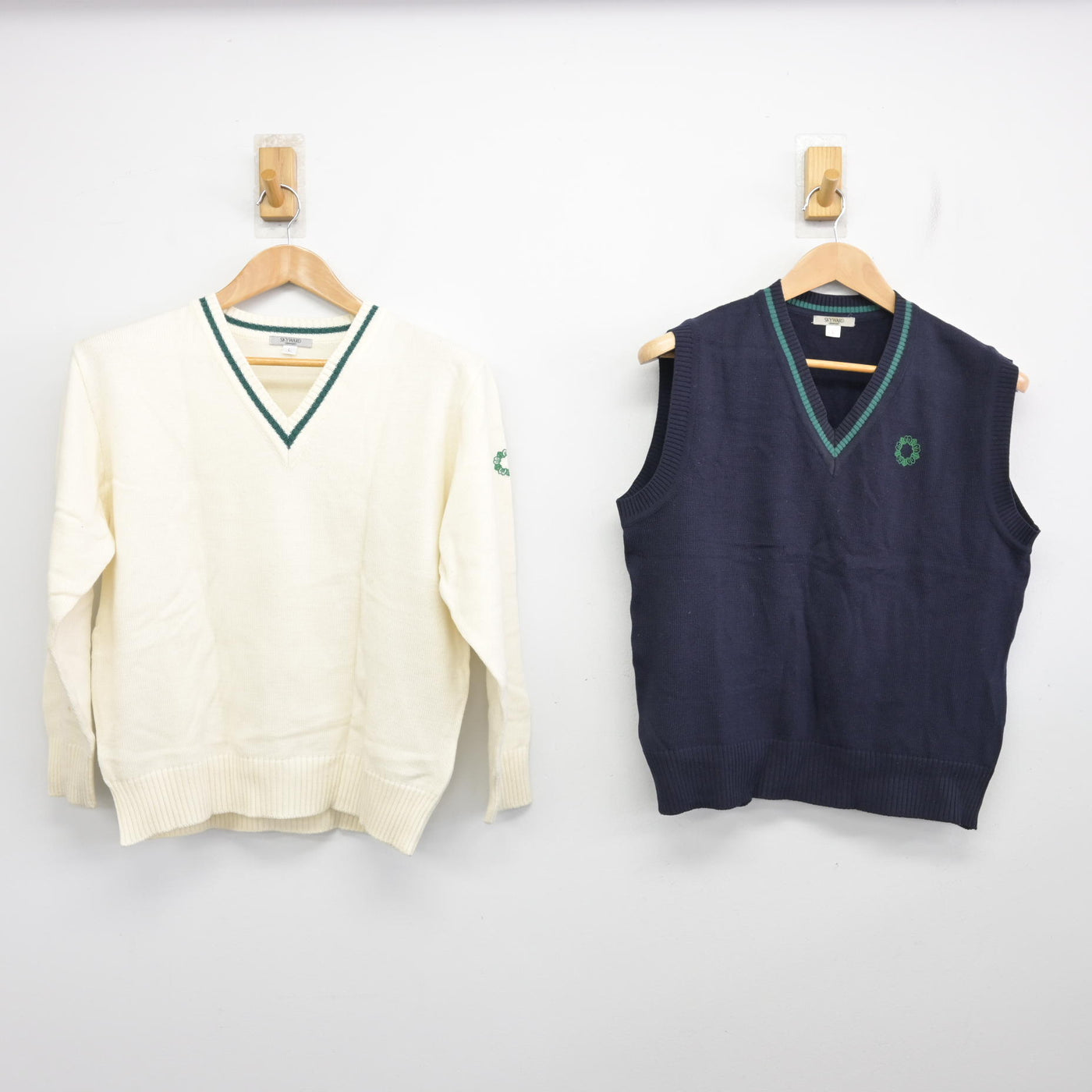 【中古】東京都 上野学園高等学校 女子制服 3点 (ニット・ニットベスト・スカート) sf091962