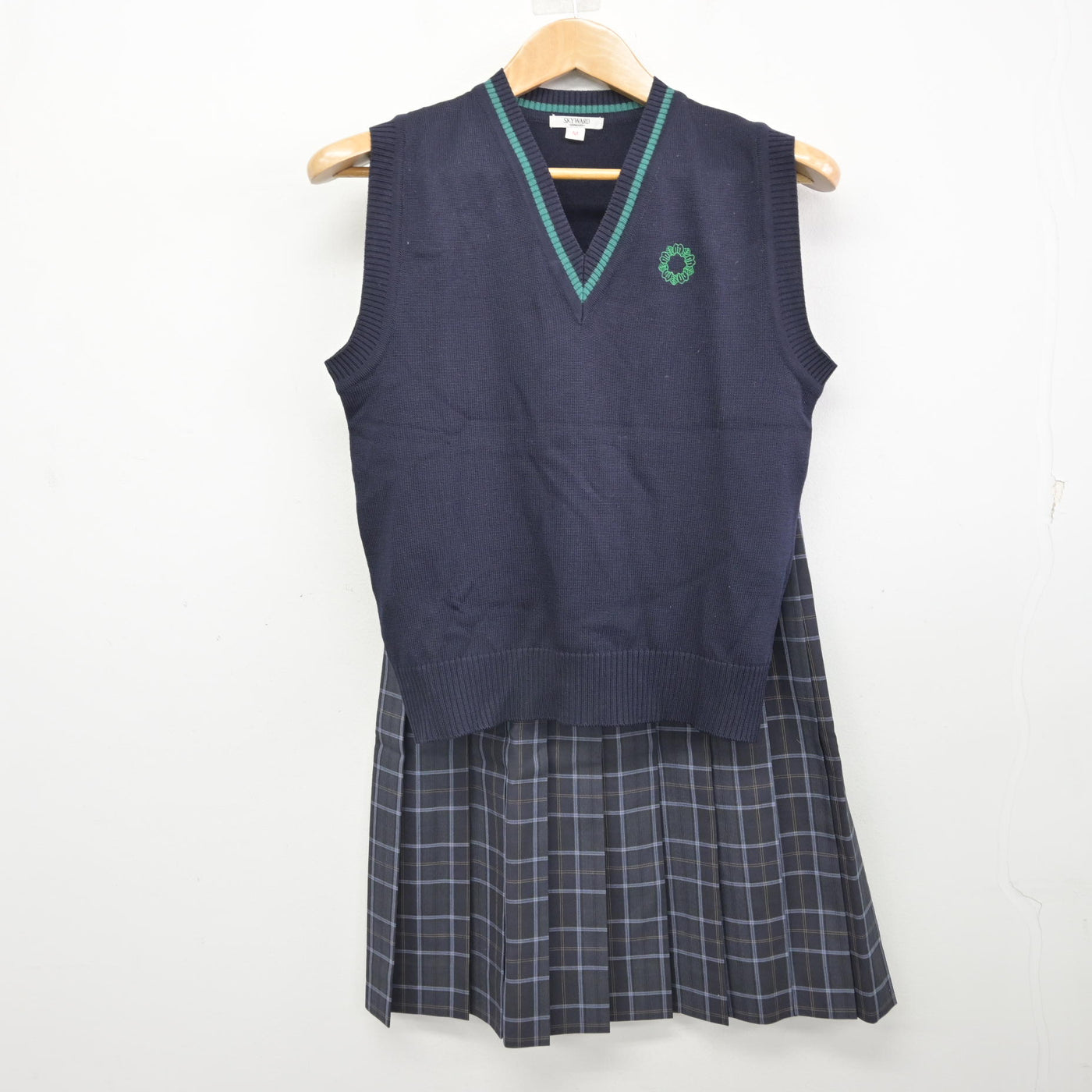 【中古】東京都 上野学園高等学校 女子制服 3点 (ニットベスト・スカート) sf091963