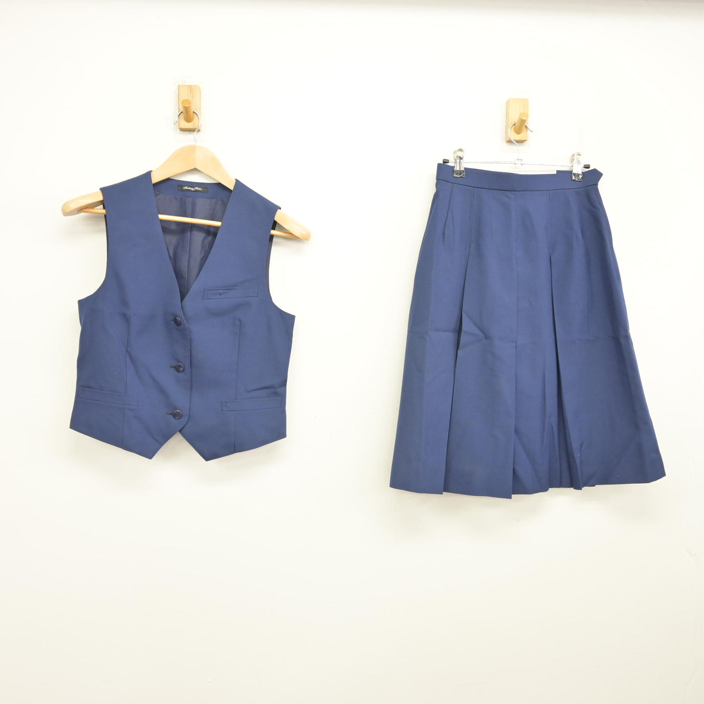 【中古】千葉県 坪井中学校 女子制服 5点 (ブレザー・ベスト・スカート) sf092038