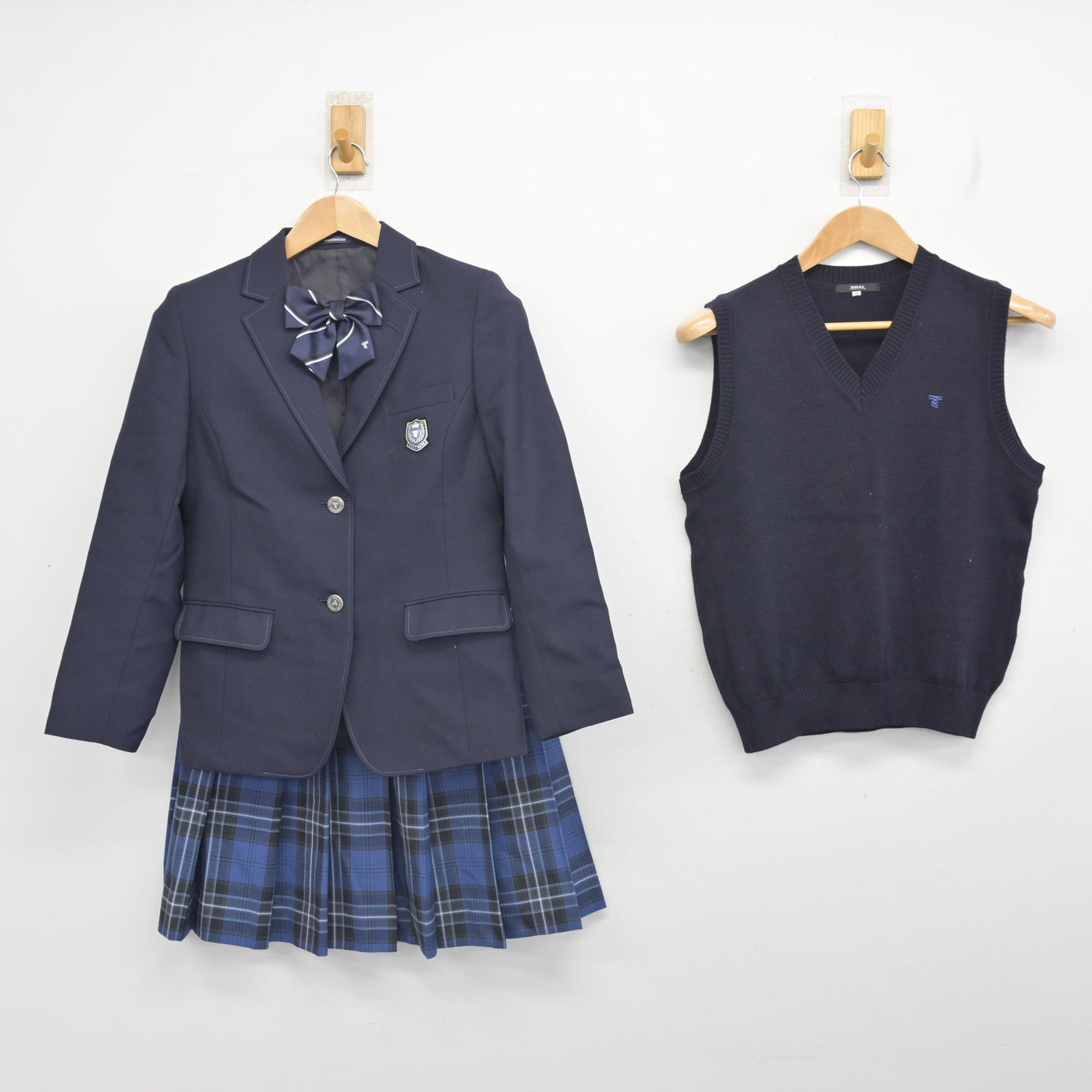 【中古】北海道 東海大学付属札幌高等学校 女子制服 4点 (ブレザー・ニットベスト・スカート) sf092058