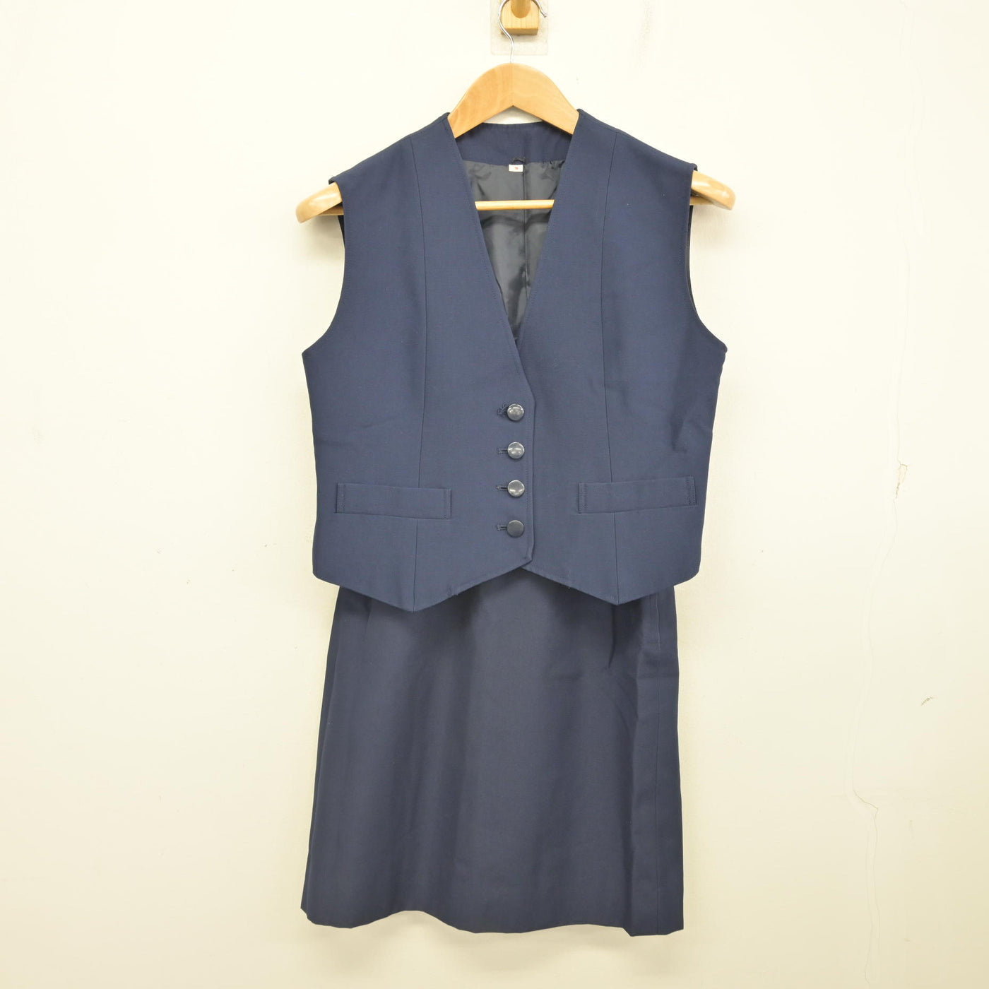 【中古】 学校名不明 女子制服 2点 (ベスト・スカート) sf092135