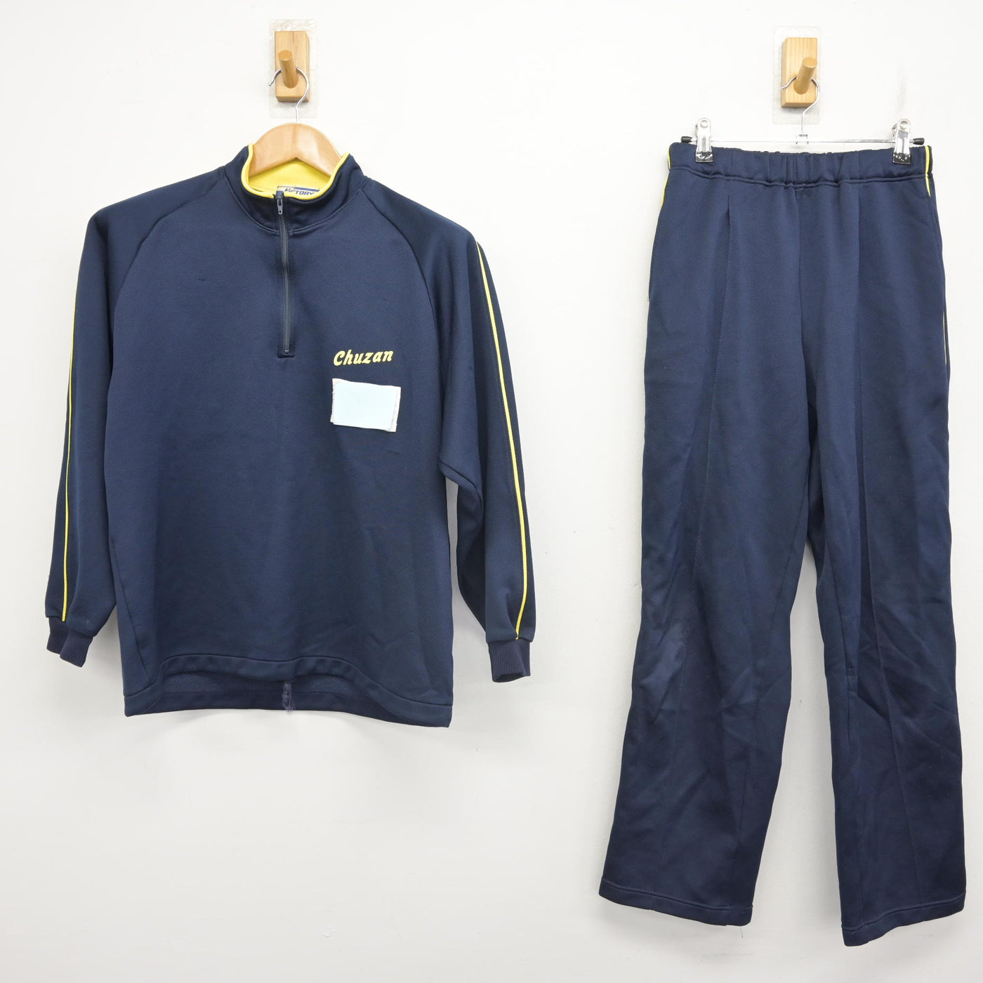 【中古】岡山県 中山中学校 女子制服 2点 (ジャージ 上・ジャージ 下) sf092223