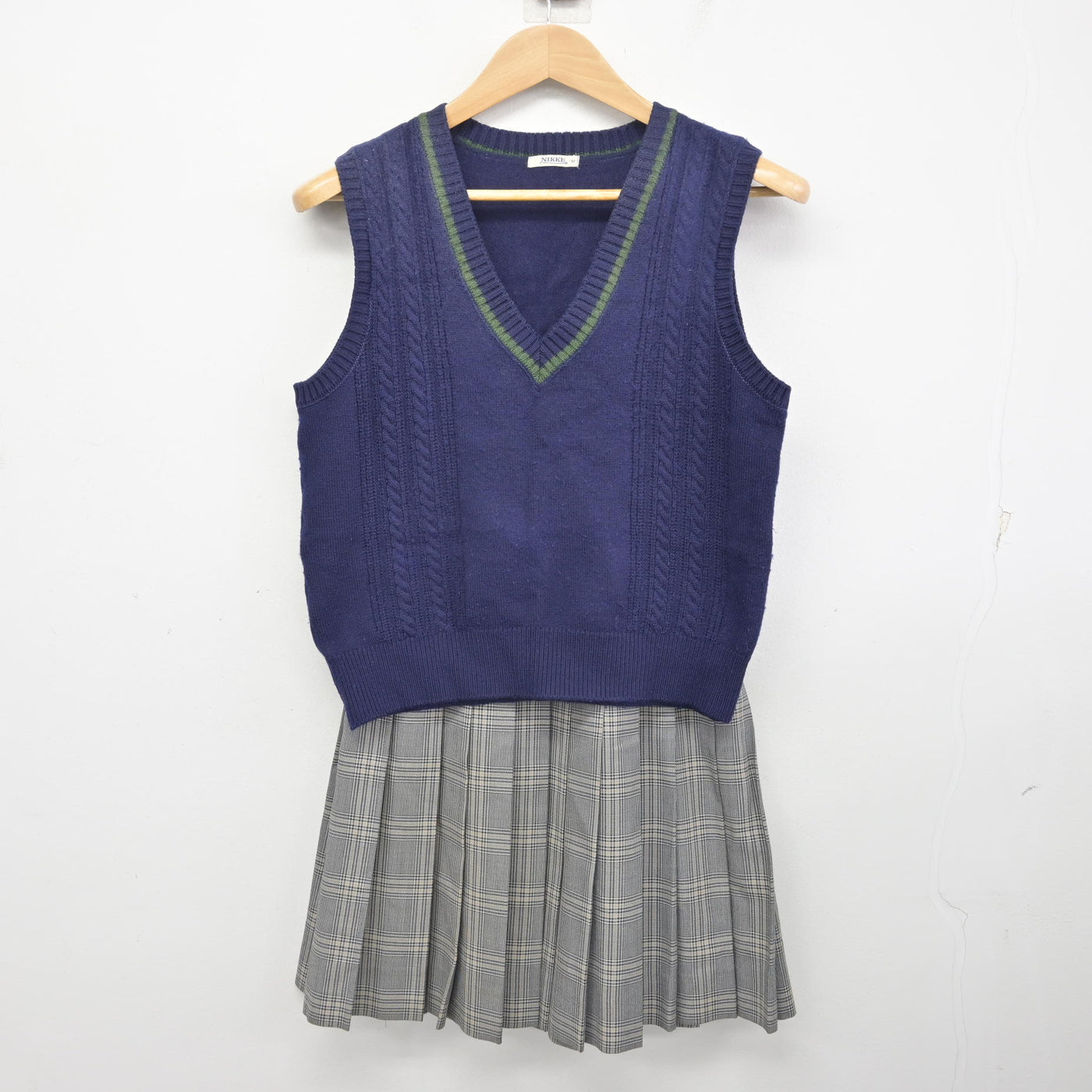 【中古】愛知県 高浜高等学校 女子制服 4点 (ブレザー・ニットベスト・スカート) sf092594
