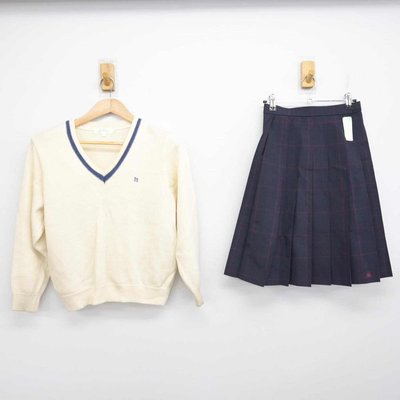 中古】広島県 廿日市高等学校 女子制服 2点 (ニット・スカート