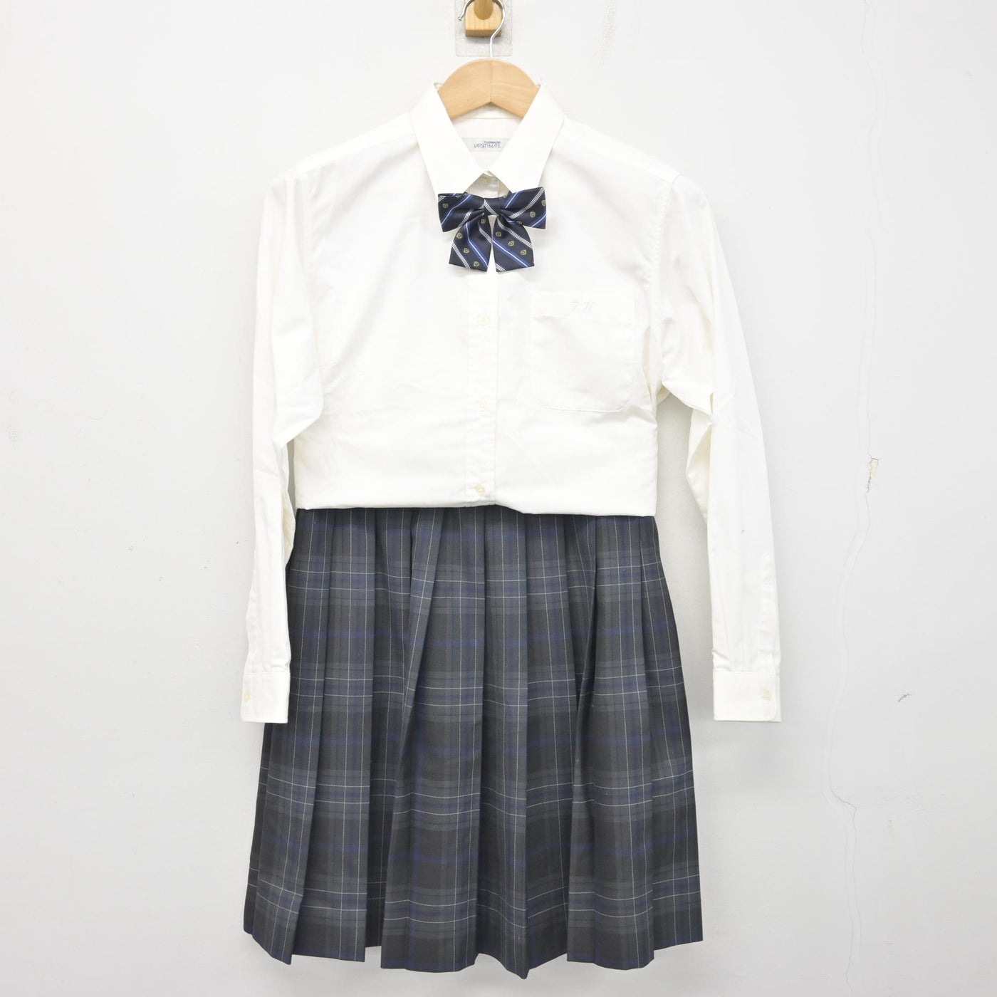 【中古】愛知県 豊橋高等学校 女子制服 4点 (ニット・シャツ・スカート) sf093095