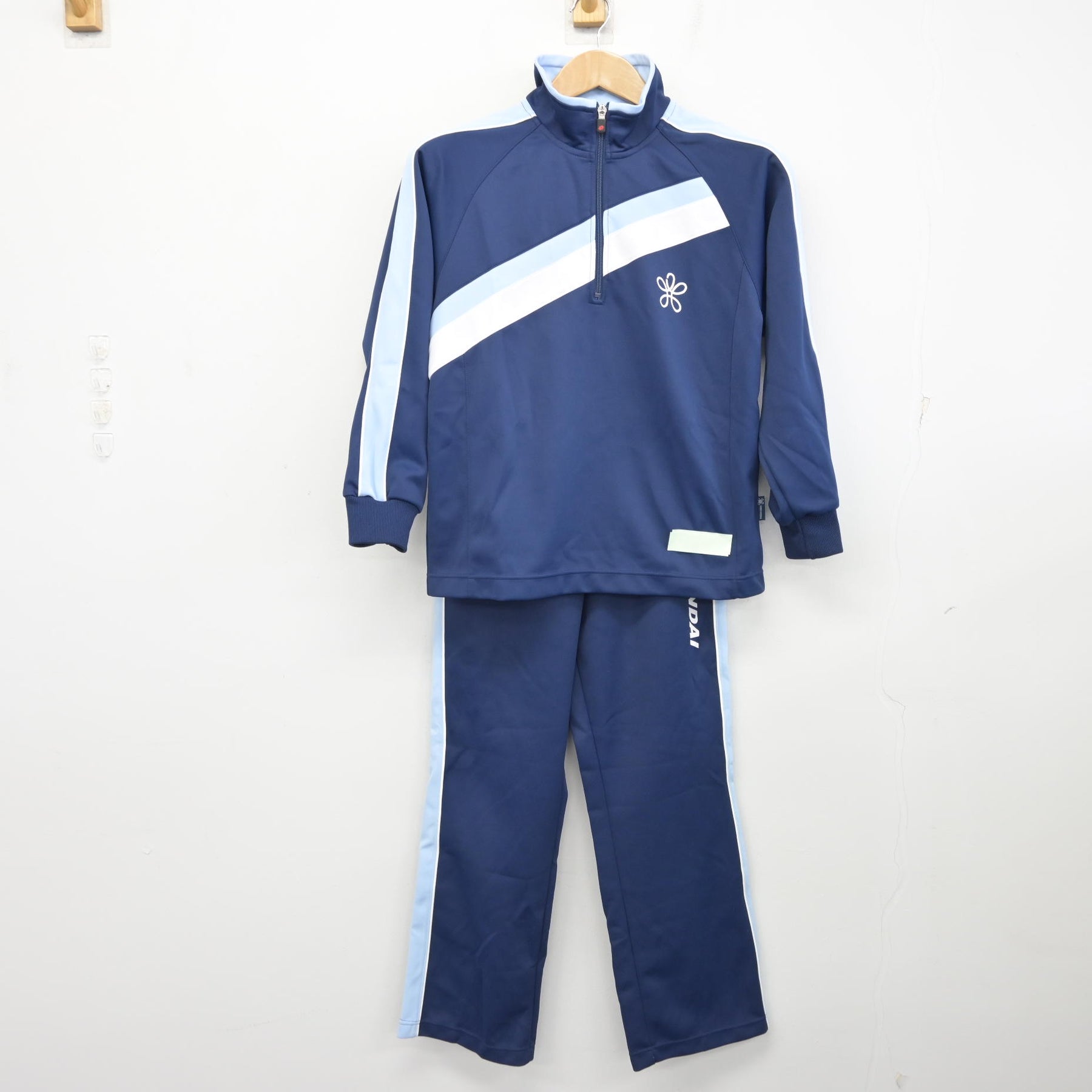 中古】大阪府 近畿大学附属高等学校 女子制服 2点 (ジャージ 上