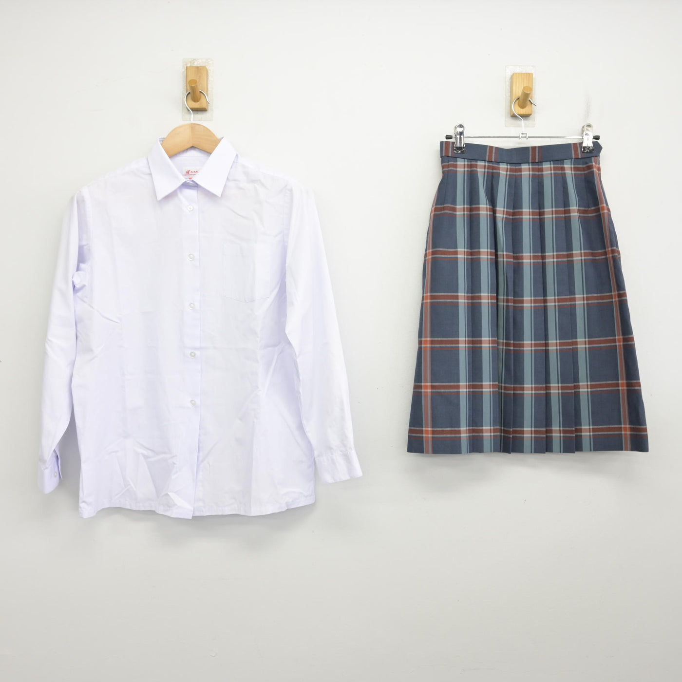 中古】宮城県 広瀬中学校 女子制服 2点 (シャツ・スカート) sf093569