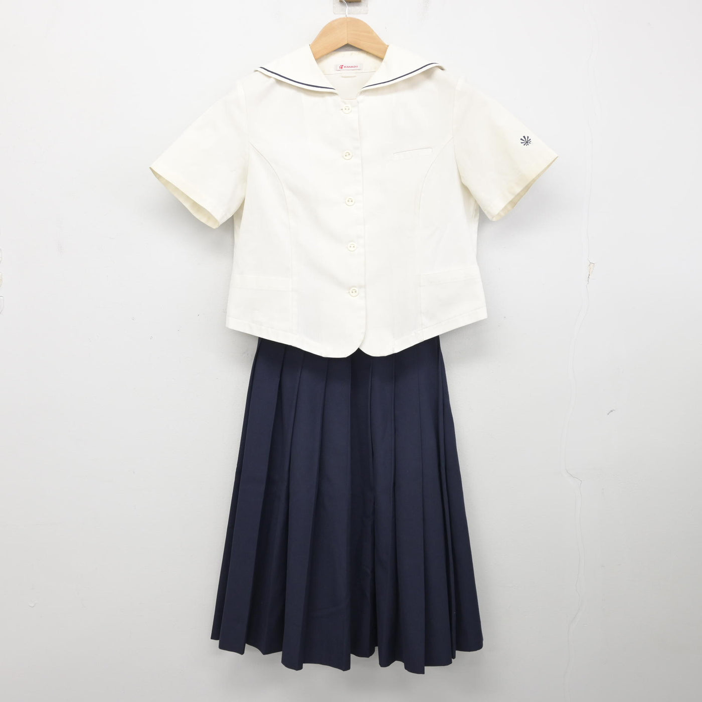【中古】佐賀県 致遠館中学校・高等学校 女子制服 2点 (セーラー服・スカート) sf093751