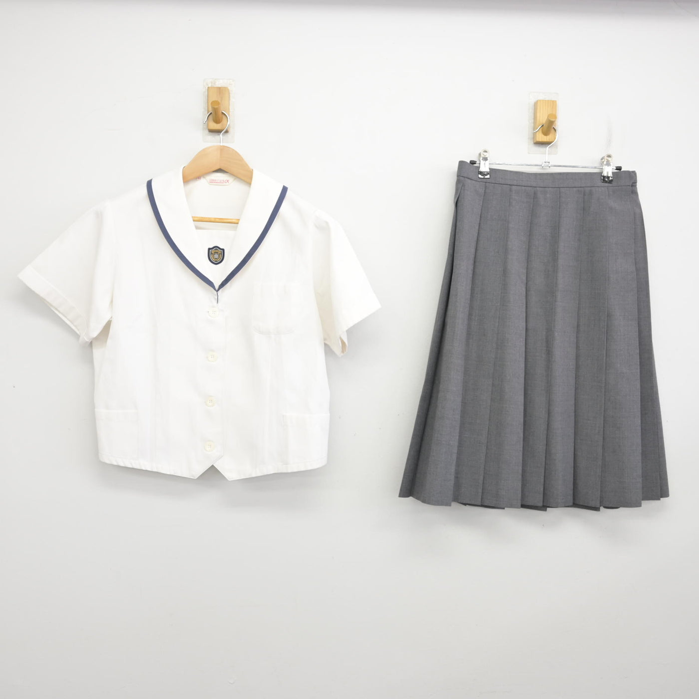 【中古】大阪府 清風南海高等学校 女子制服 2点 (セーラー服・スカート) sf094077