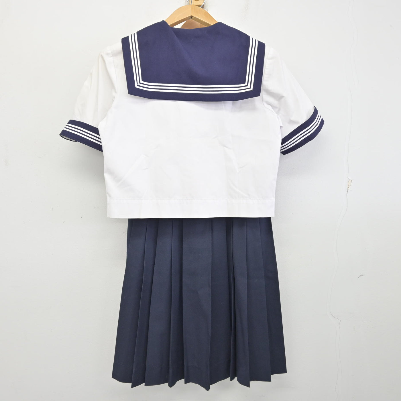 【中古】千葉県 市川市立第三中学校 女子制服 2点 (セーラー服・ジャンパースカート) sf094427