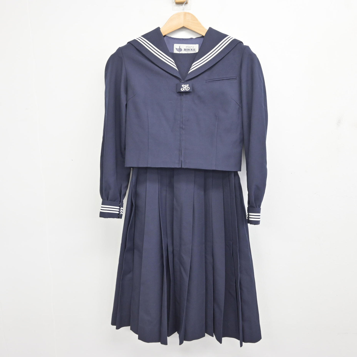 【中古】埼玉県 大和中学校 女子制服 2点 (セーラー服・ジャンパースカート) sf094476