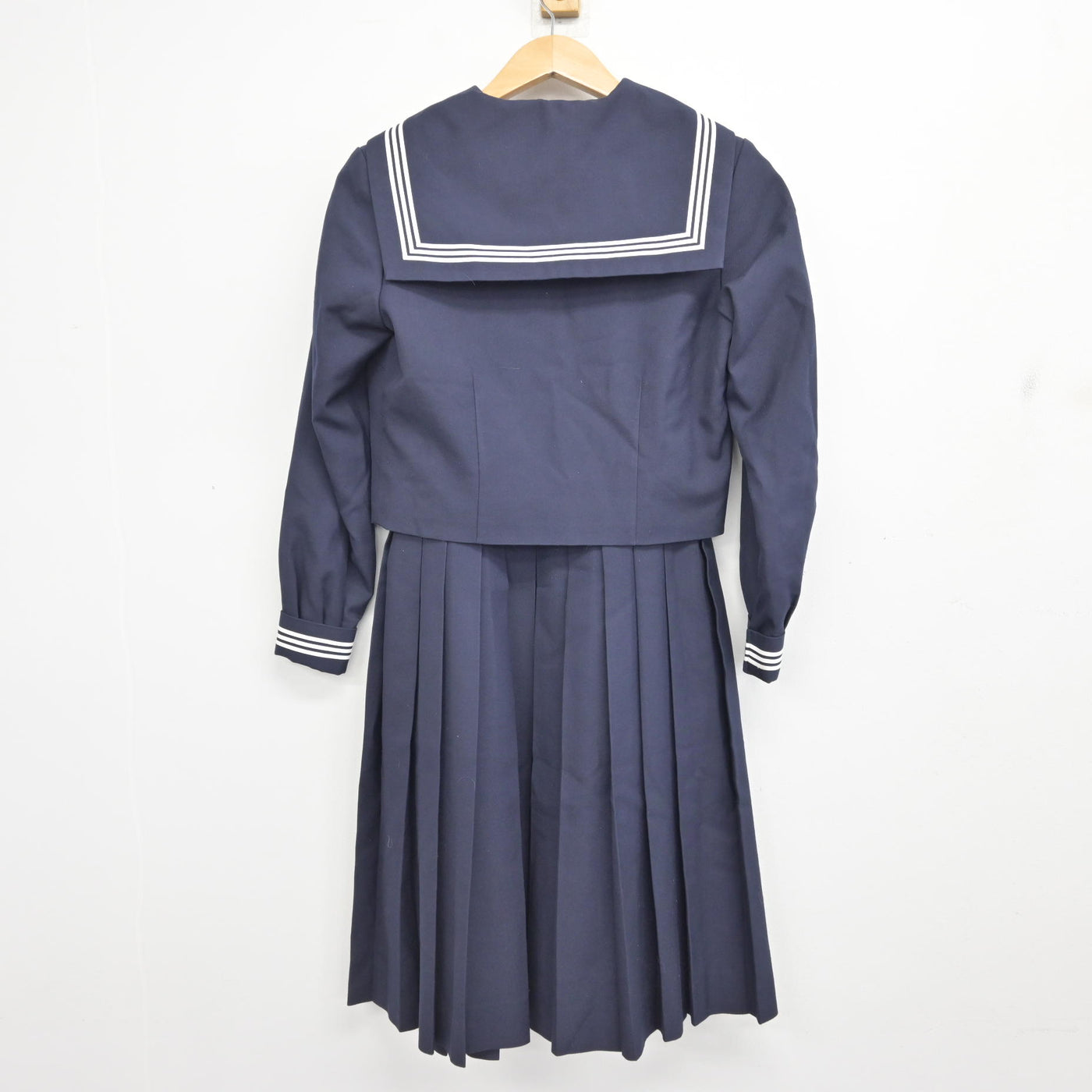 【中古】埼玉県 大和中学校 女子制服 2点 (セーラー服・ジャンパースカート) sf094476