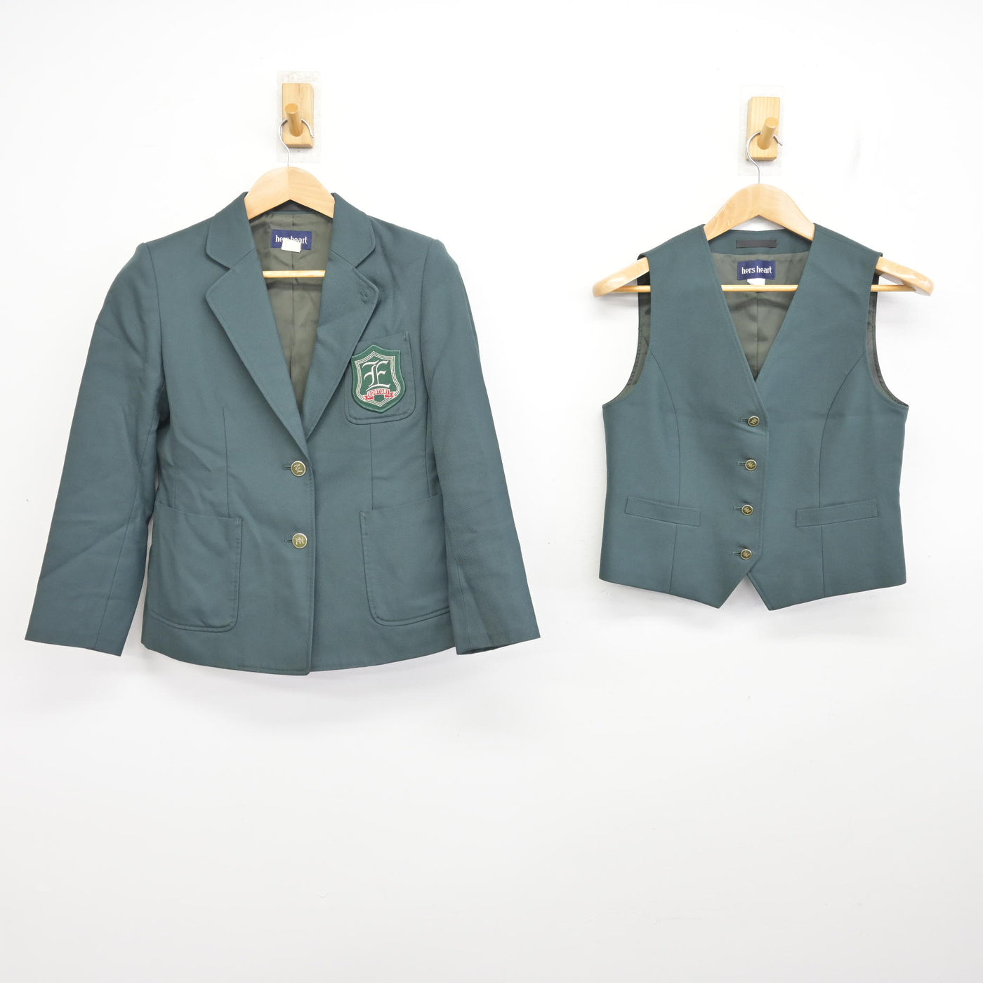 【中古】茨城県 江戸川学園取手高等学校 女子制服 3点 (ブレザー・ベスト・スカート) sf094911