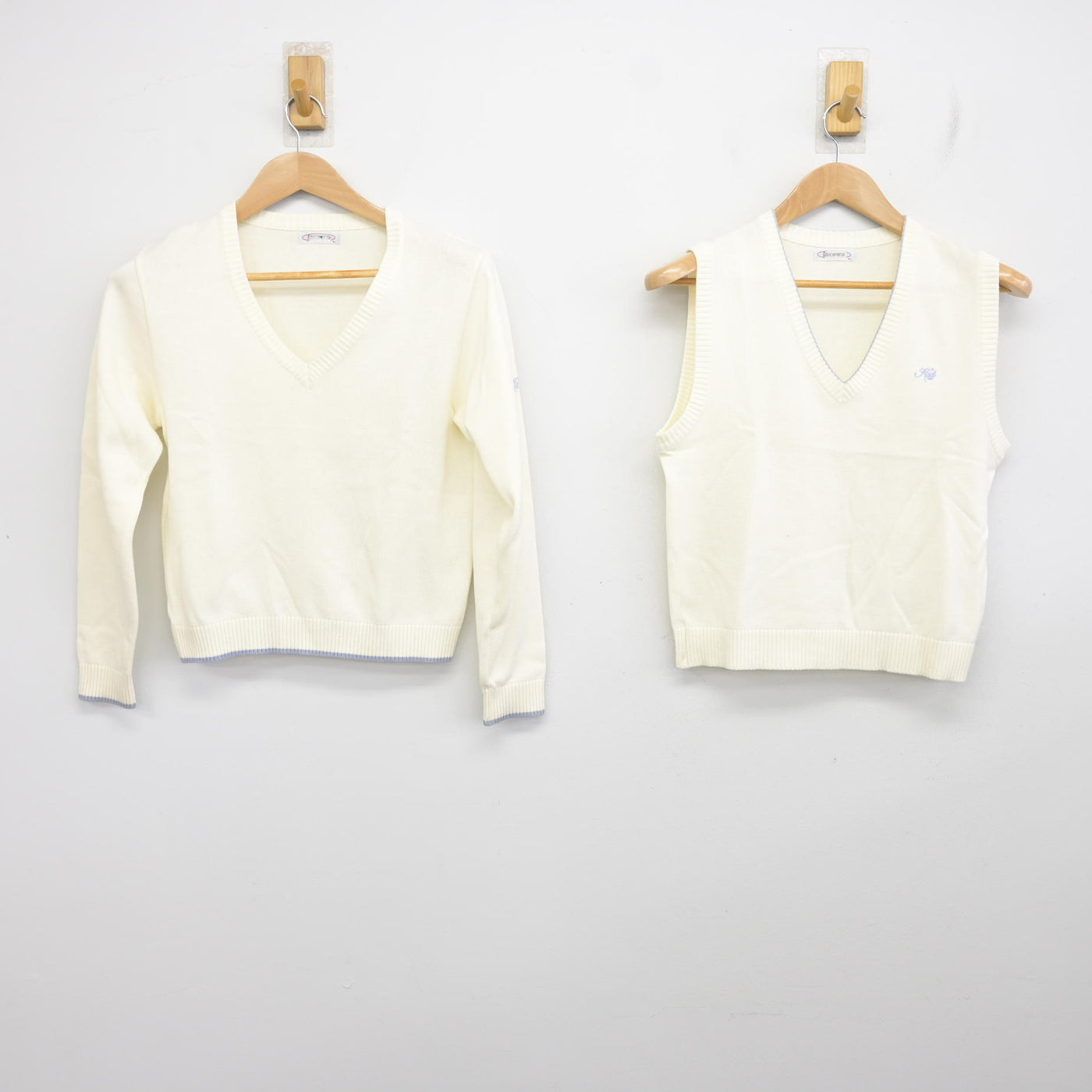 【中古】東京都 東京家政大学附属女子高等学校 女子制服 3点 (ニット・ニットベスト) sf094932