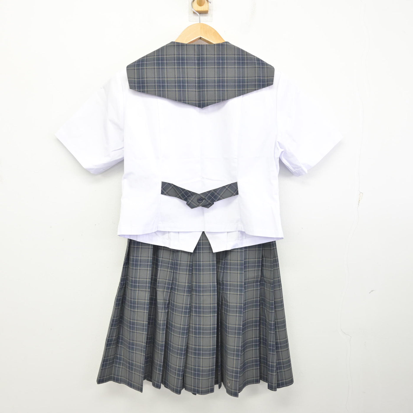 【中古】大阪府 扇町総合高等学校 女子制服 2点 (セーラー服・スカート) sf094985