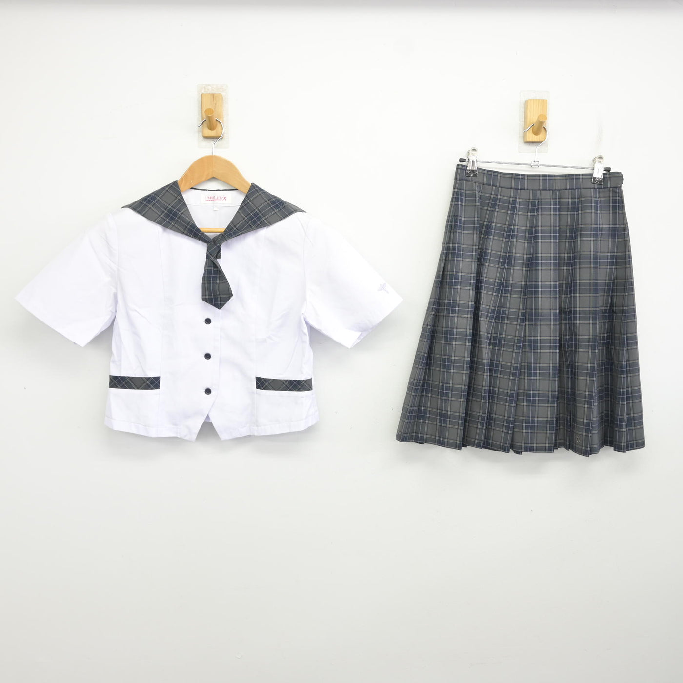 【中古】大阪府 扇町総合高等学校 女子制服 2点 (セーラー服・スカート) sf094985