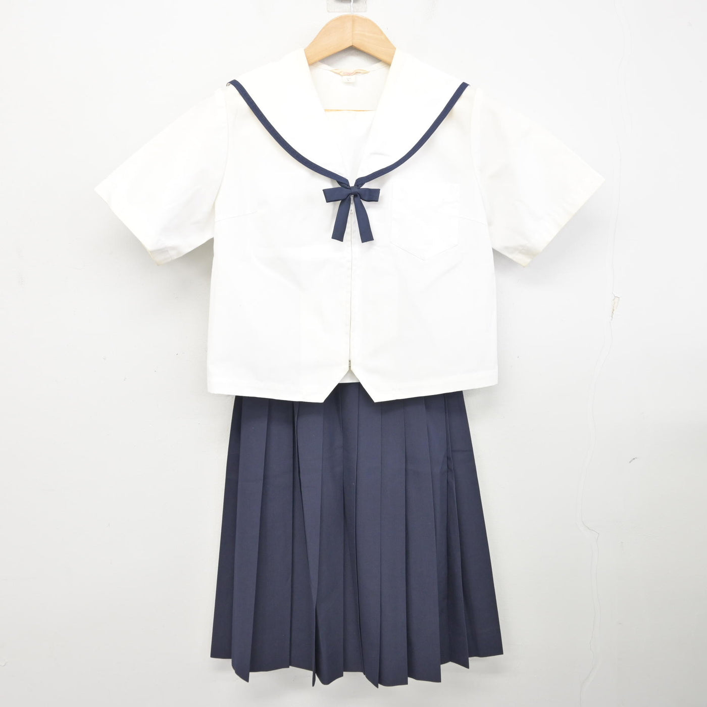 【中古】富山県 富山市立北部中学校 女子制服 3点 (セーラー服・スカート) sf095054