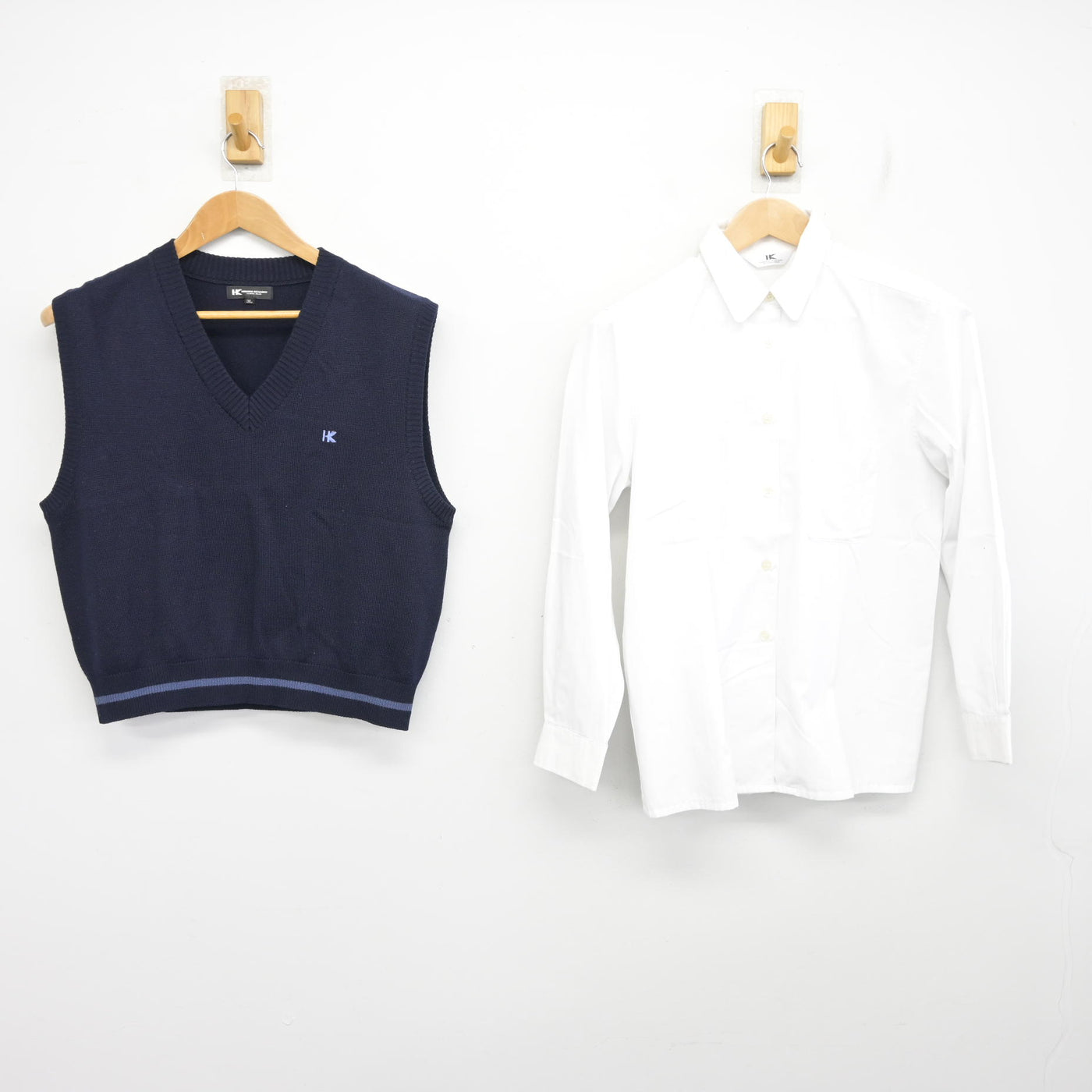 中古】山形県 鶴岡東高等学校 女子制服 2点 (ニットベスト・シャツ 